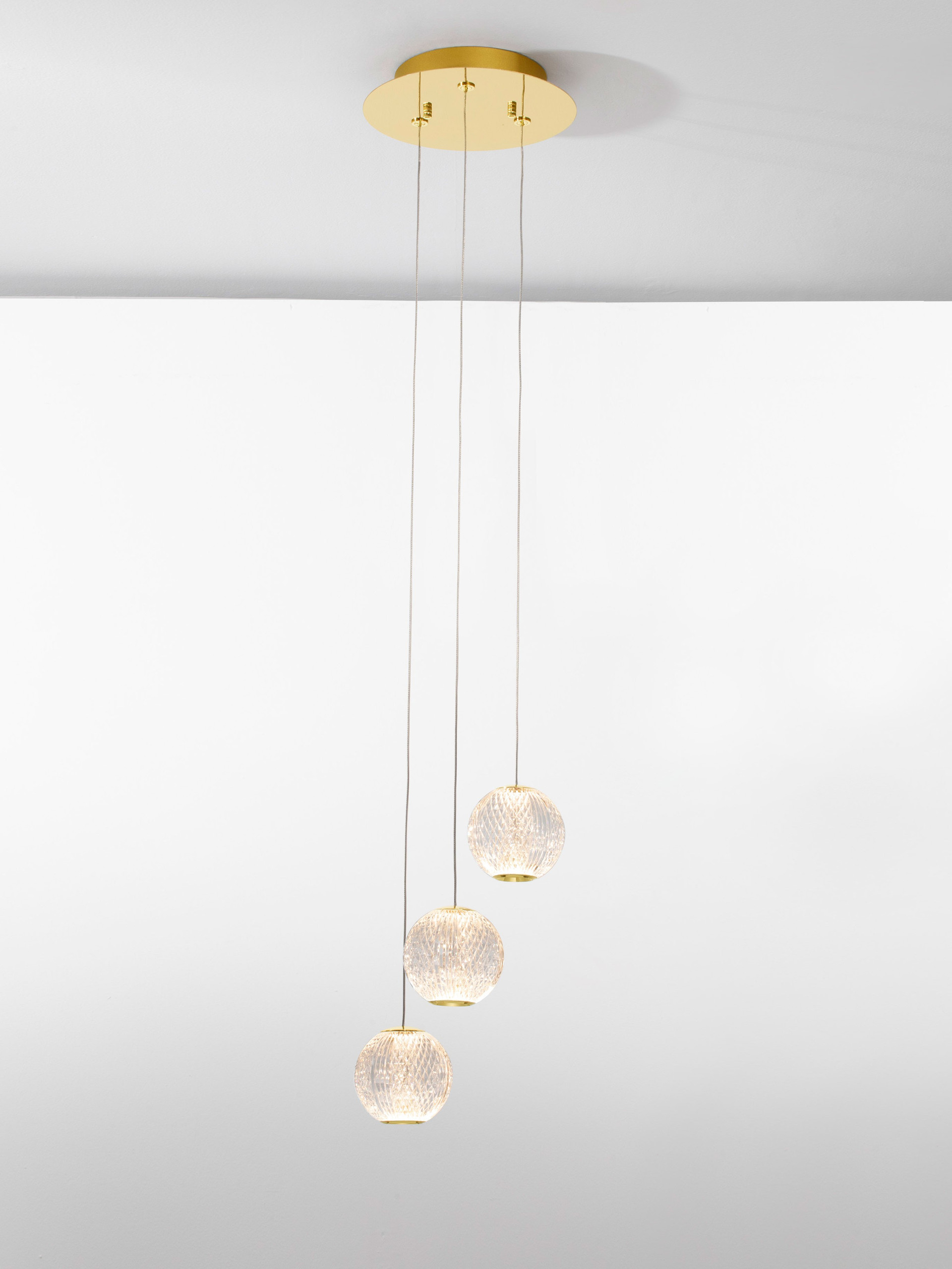 BRILLANTE | H 120 D 22 cm | 16 W | 3200 K | 665 lm | IP20 | Gold | Aluminum/Acrylic