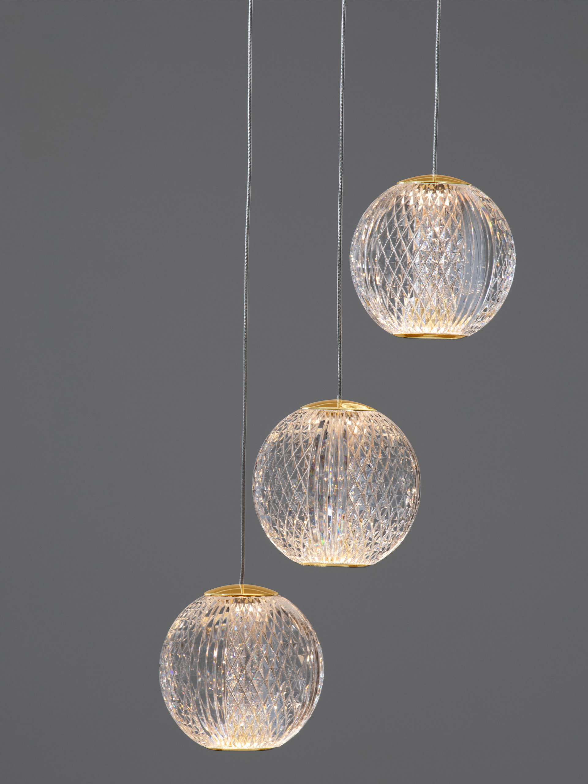 BRILLANTE | H 120 D 22 cm | 16 W | 3200 K | 665 lm | IP20 | Gold | Aluminum/Acrylic