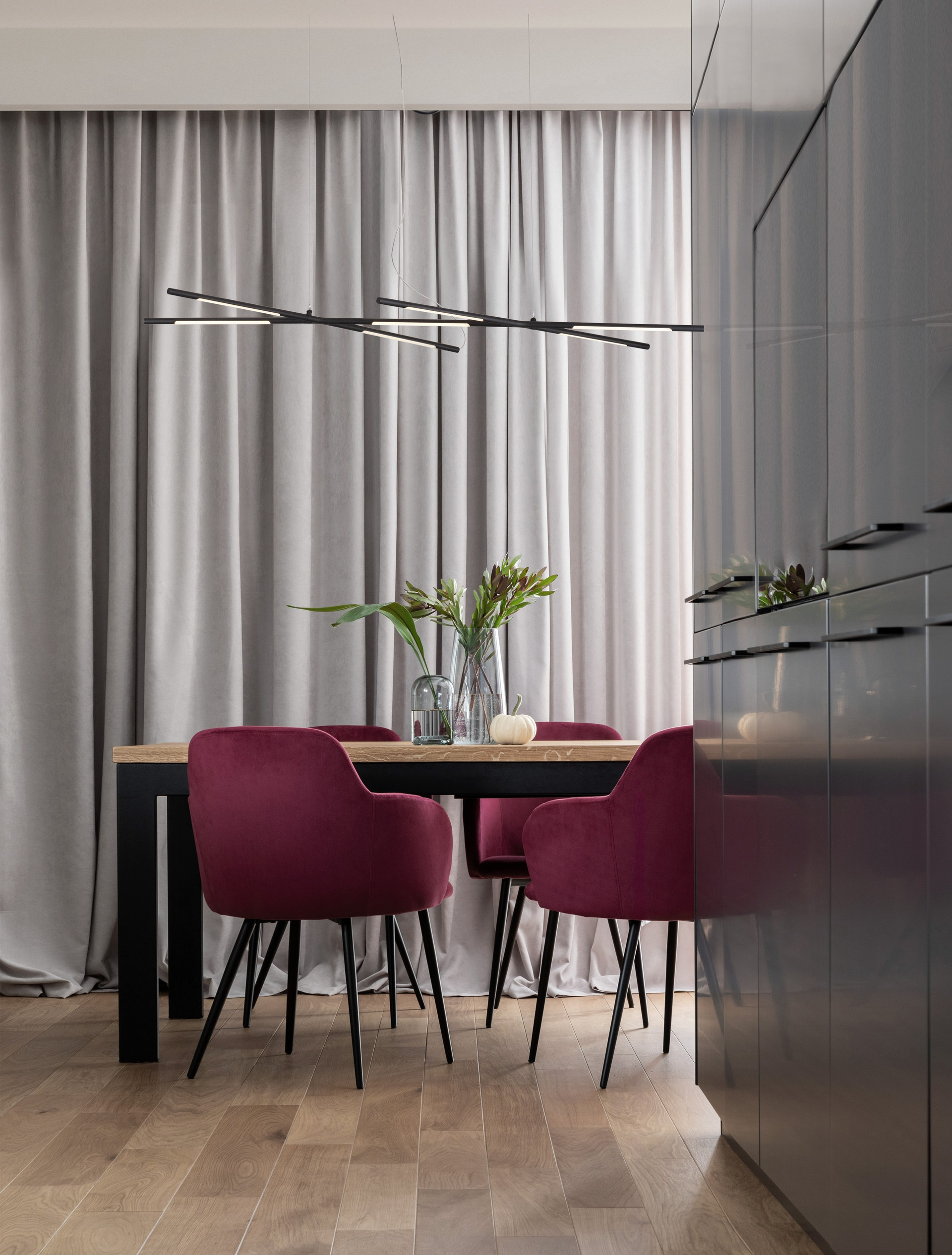 RACCIO | L 115 W 53 H 200 cm | 27 W | 3000 K | 1308 lm | IP20 | Black | Metal/Acrylic