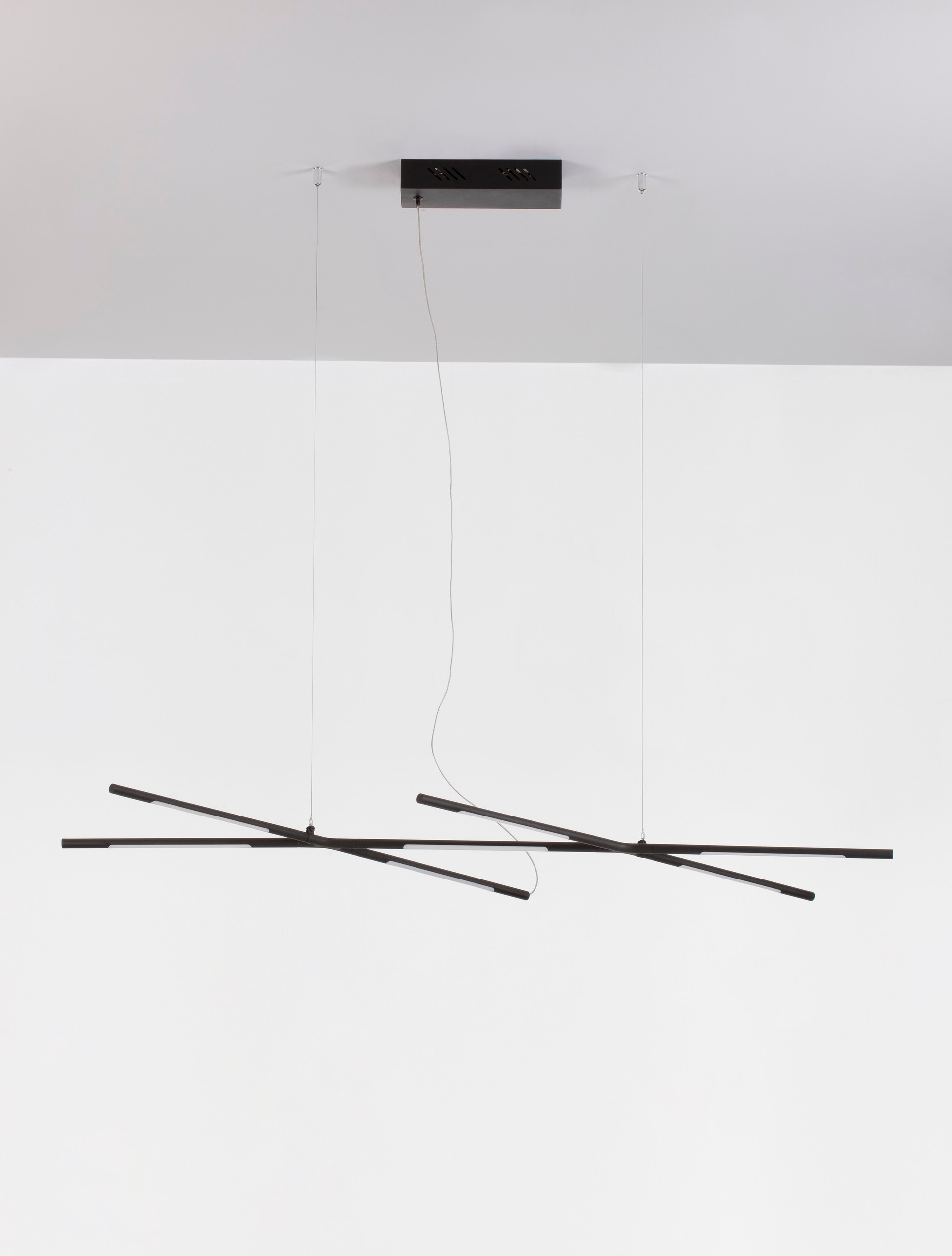 RACCIO | L 115 W 53 H 200 cm | 27 W | 3000 K | 1308 lm | IP20 | Black | Metal/Acrylic