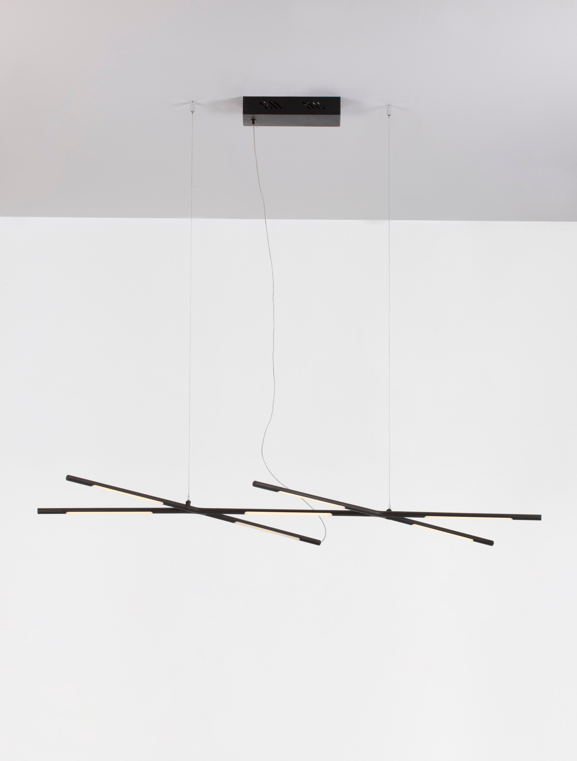 RACCIO | L 115 W 53 H 200 cm | 27 W | 3000 K | 1308 lm | IP20 | Black | Metal/Acrylic