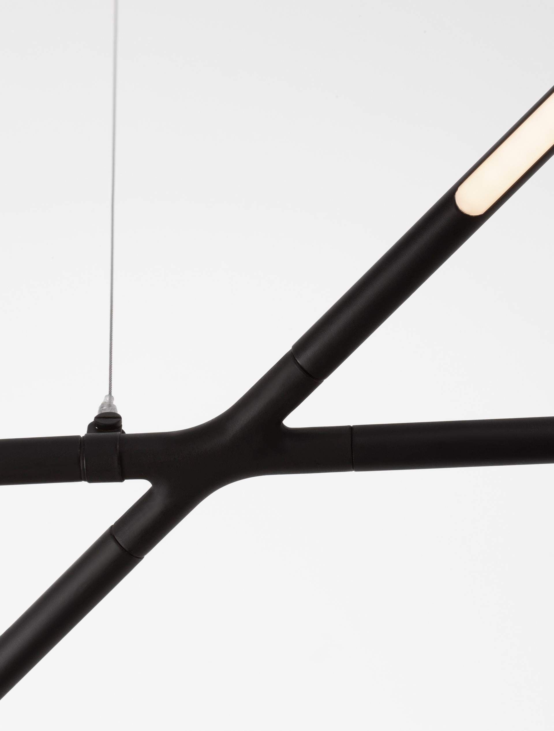 RACCIO | L 115 W 53 H 200 cm | 27 W | 3000 K | 1308 lm | IP20 | Black | Metal/Acrylic