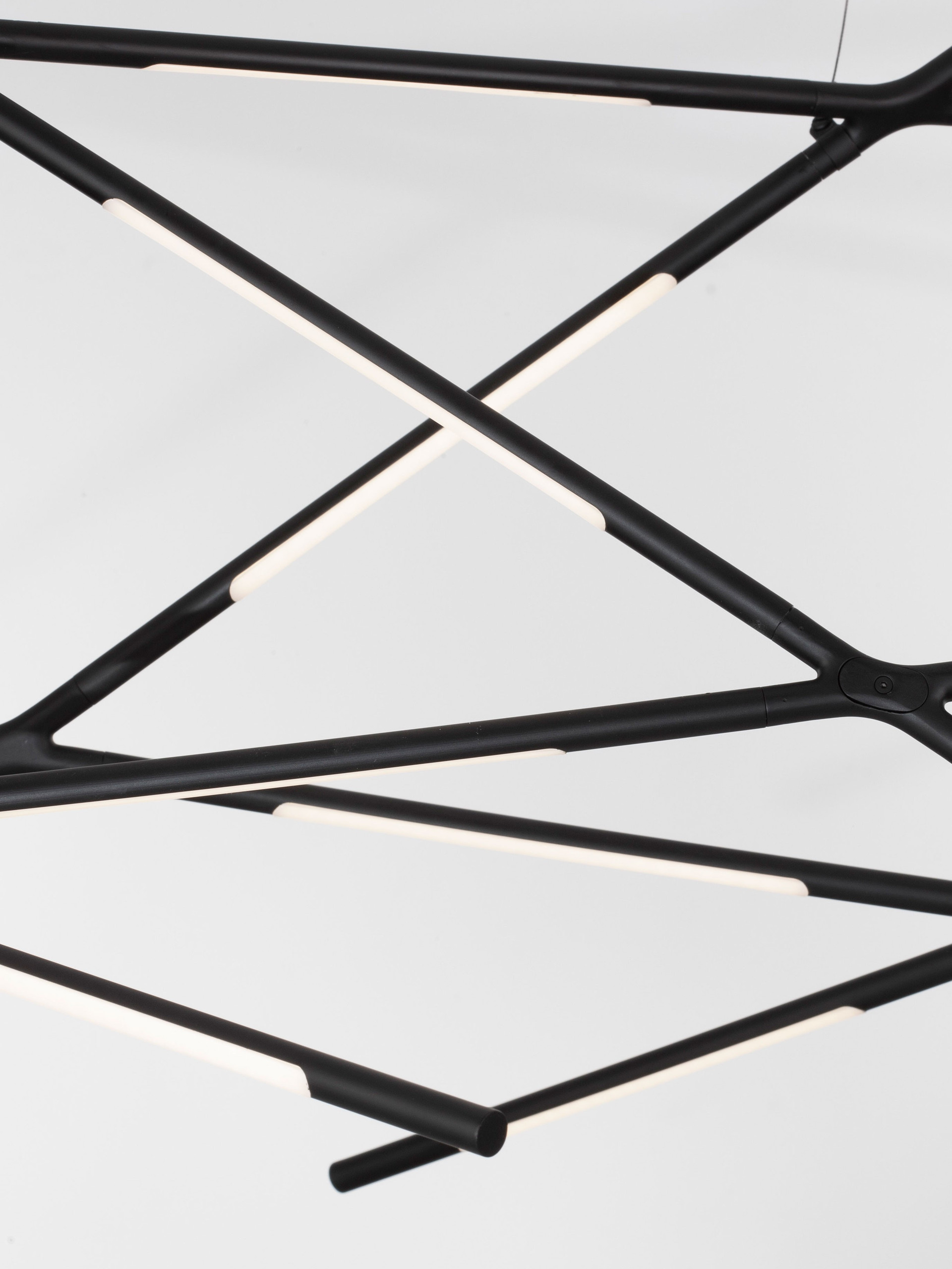 RACCIO | L 180.5 W 75 H 200 cm | 109 W | 3000 K | 6868 lm | IP20 | Black | Metal/Acrylic