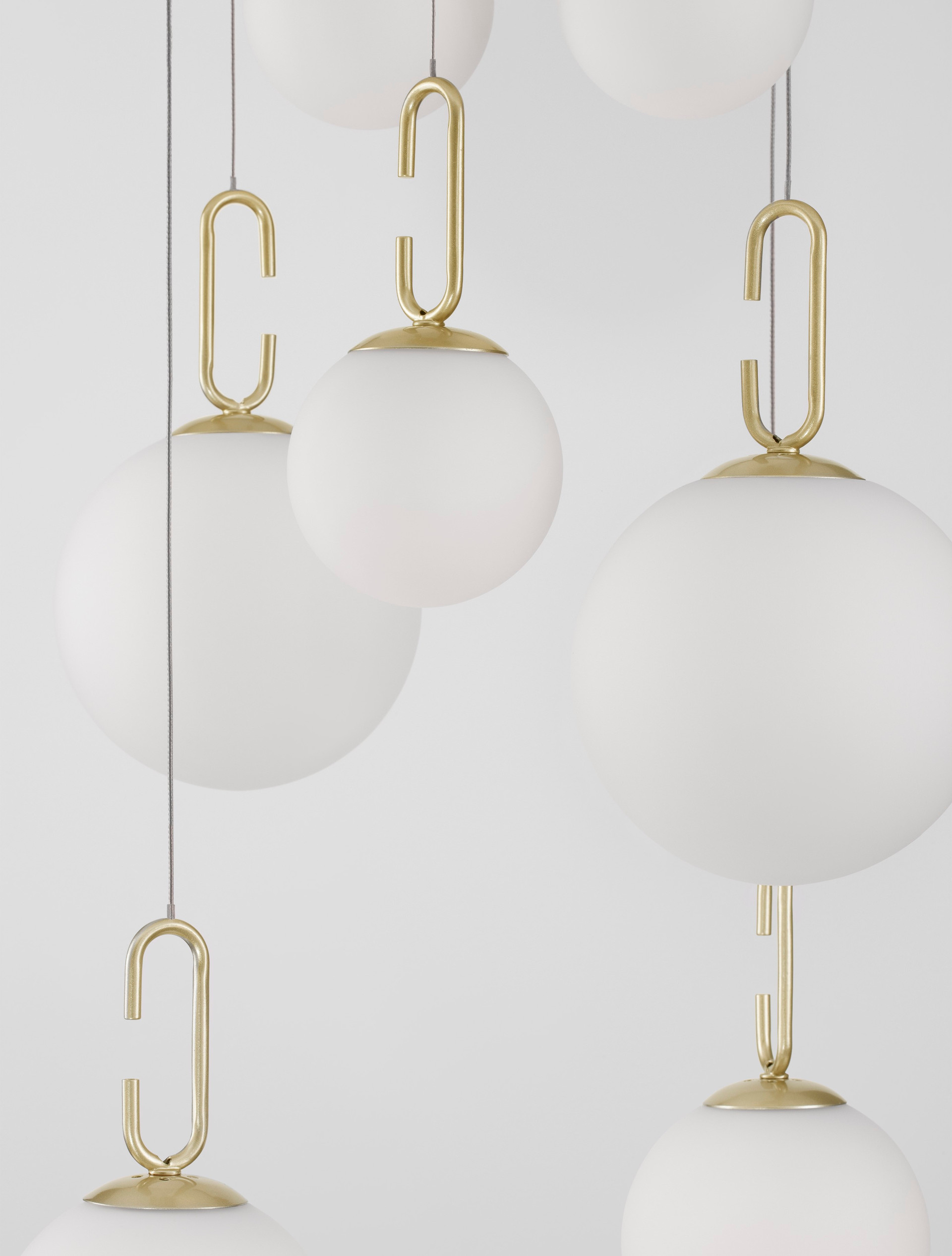 HOOK | H 180 D 56.6 cm | 52 W | 3000 K | 4815 lm | IP20 | White/Gold | Glass/Metal