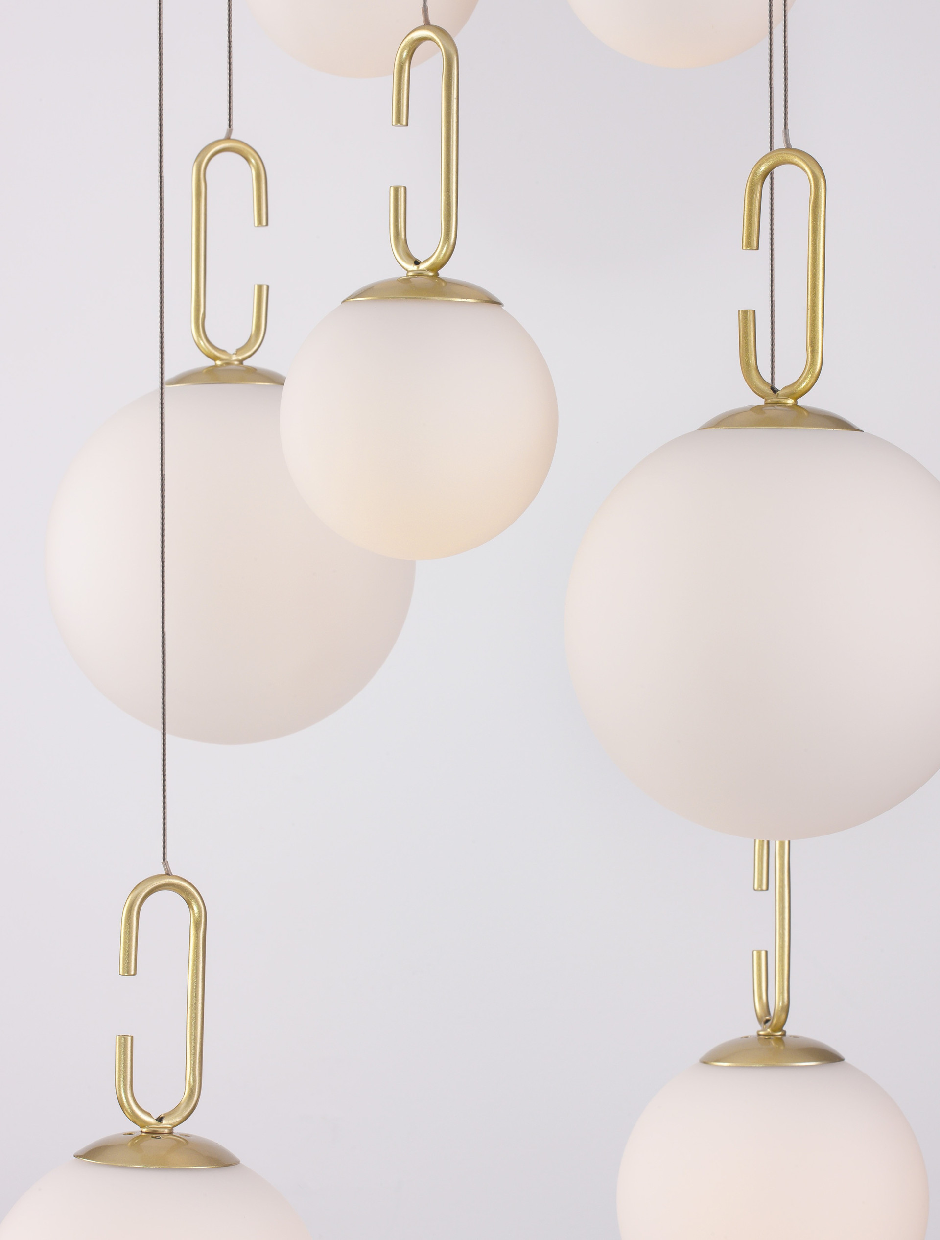 HOOK | H 180 D 56.6 cm | 52 W | 3000 K | 4815 lm | IP20 | White/Gold | Glass/Metal
