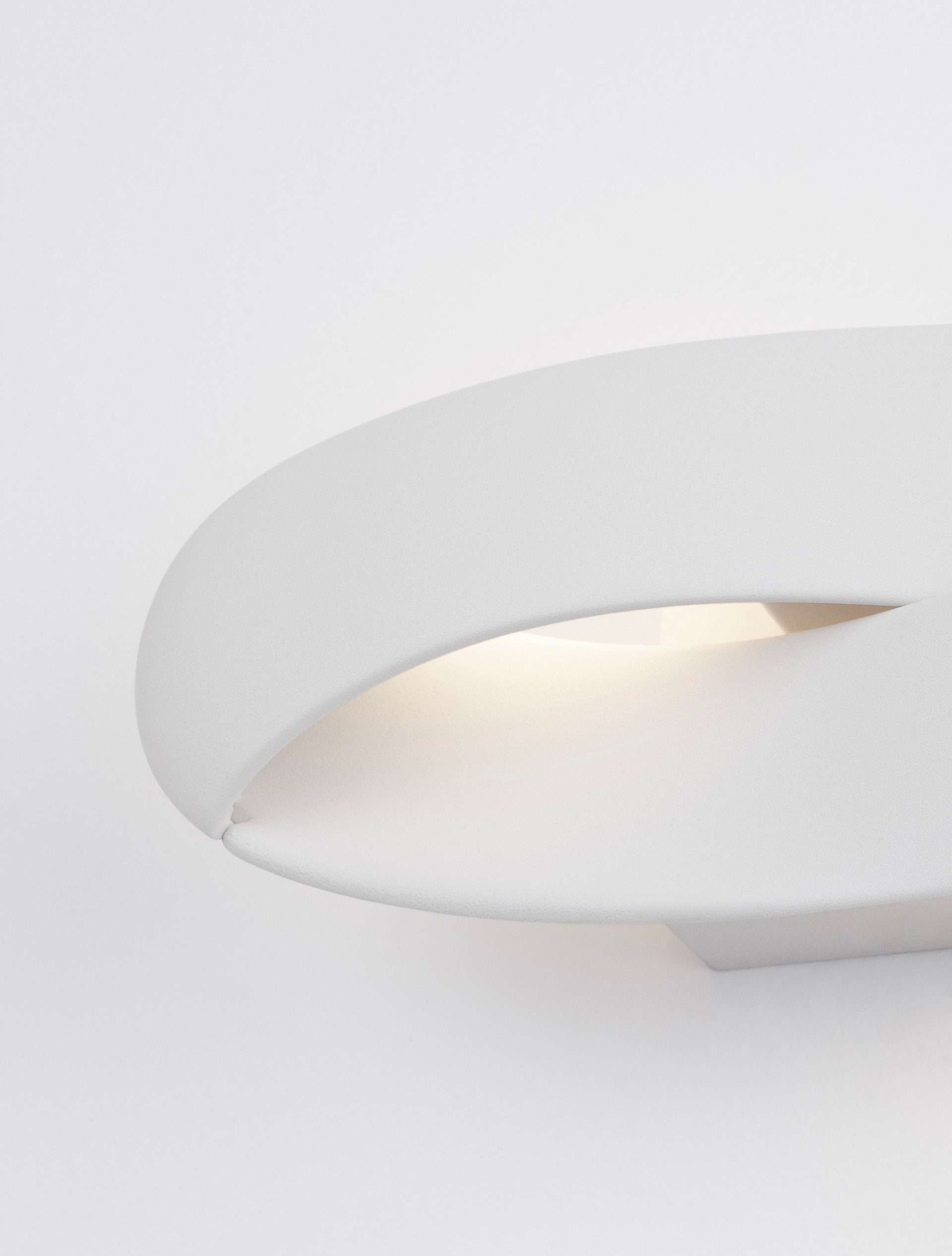 INFINITY | L 28.2 W 9 H 11 cm | 6 W | 3000 K | 535 lm | IP20 | White | Metal