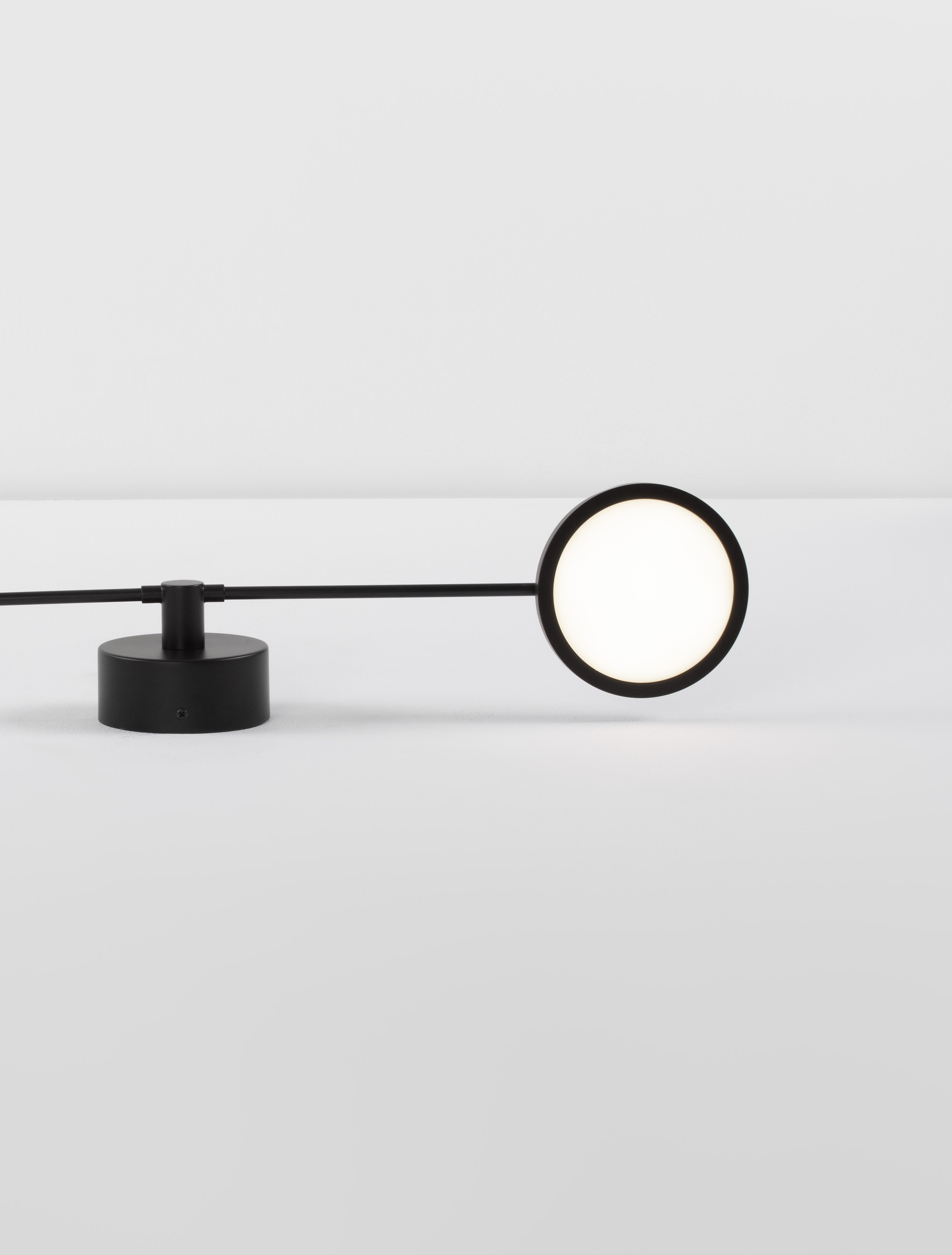 SCOPE | L 100 W 10 H 120 cm | 19 W | 3000 K | 2494 lm | IP20 | Black | Metal/Acrylic
