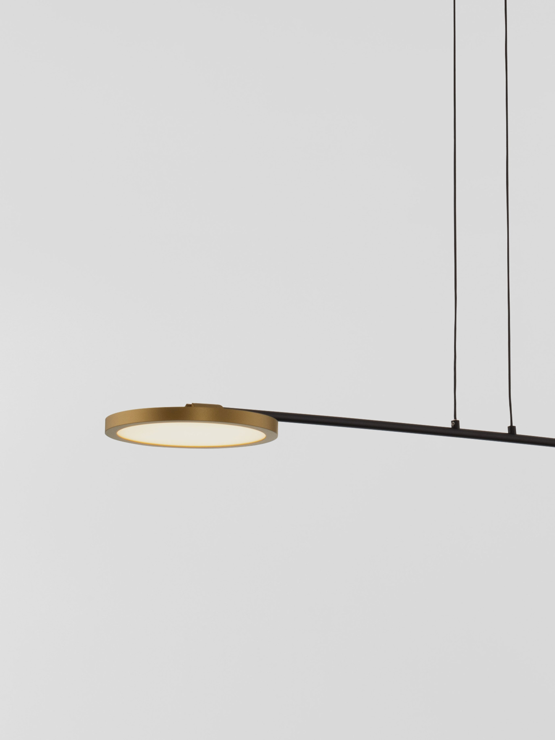 SCOPE | L 100 W 15 H 120 cm | 18 W | 3000 K | 1400 lm | IP20 | Black/Gold | Metal/Acrylic