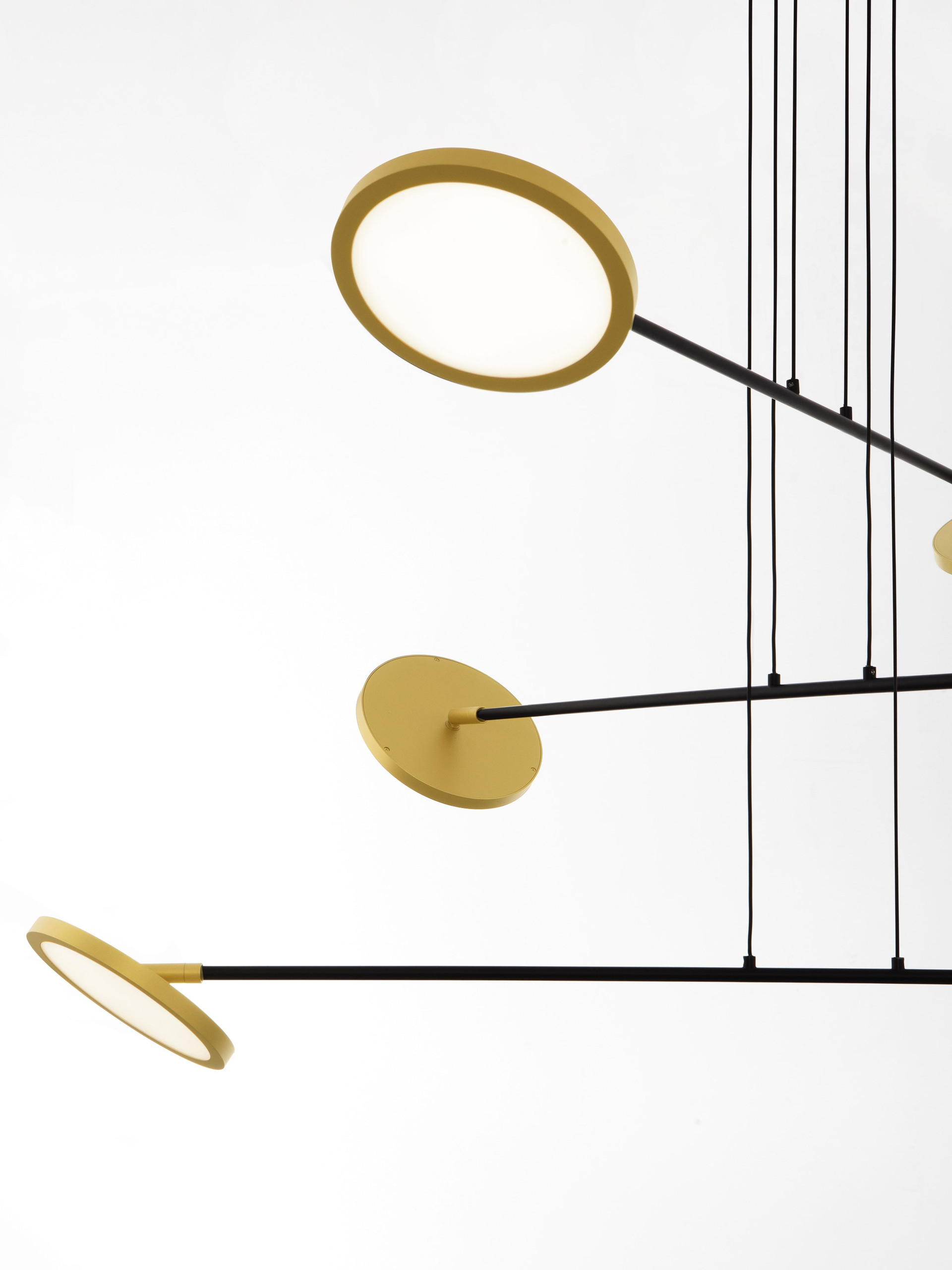 SCOPE | L 100 W 88.5 H 150 cm | 44 W | 3000 K | 3660 lm | IP20 | Black/Gold | Metal/Acrylic
