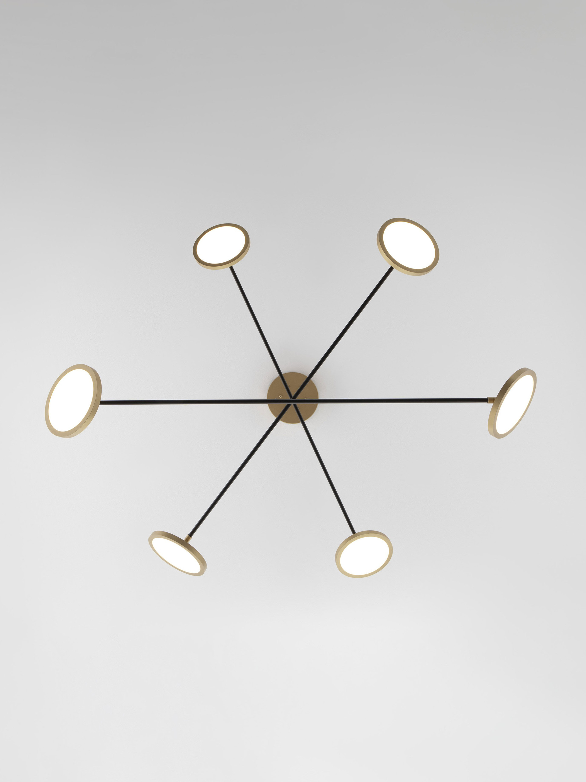 SCOPE | L 100 W 88.5 H 150 cm | 44 W | 3000 K | 3660 lm | IP20 | Black/Gold | Metal/Acrylic