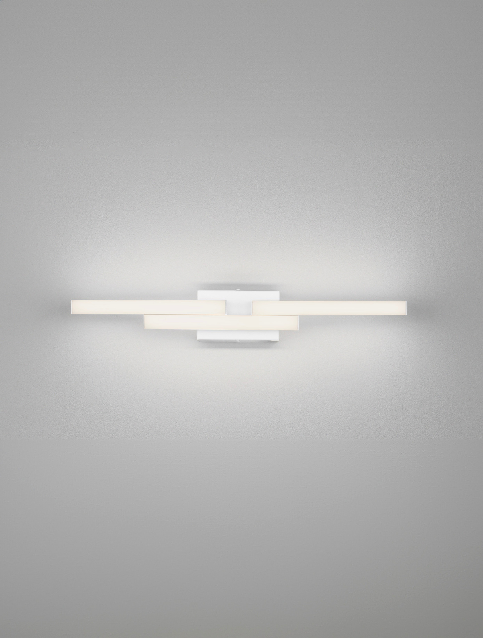 ATOM | L 60 W 7 H 9 cm | 14 W | 4000 K | 1580 lm | IP44 | White | Aluminum/Acrylic