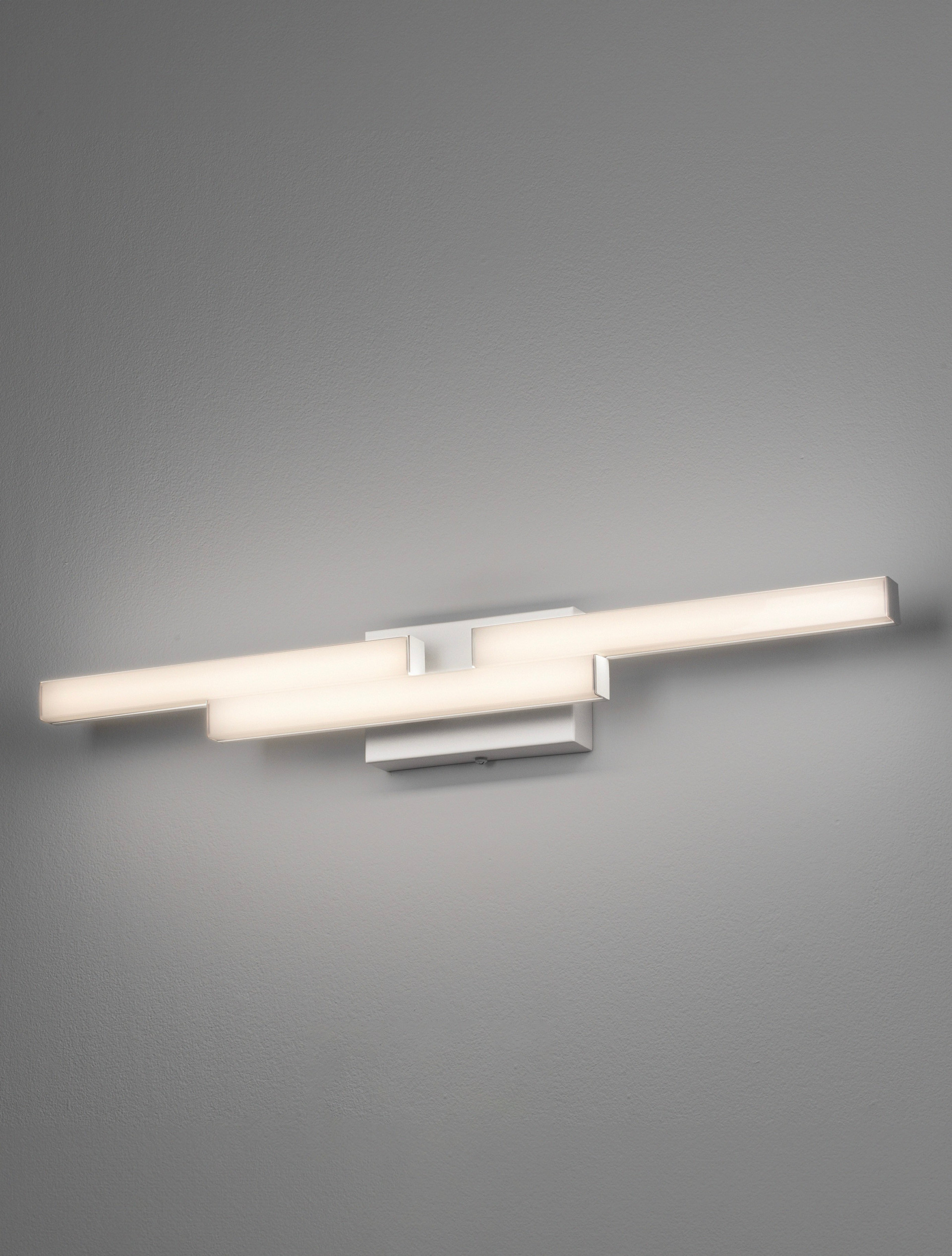 ATOM | L 60 W 7 H 9 cm | 14 W | 4000 K | 1580 lm | IP44 | White | Aluminum/Acrylic