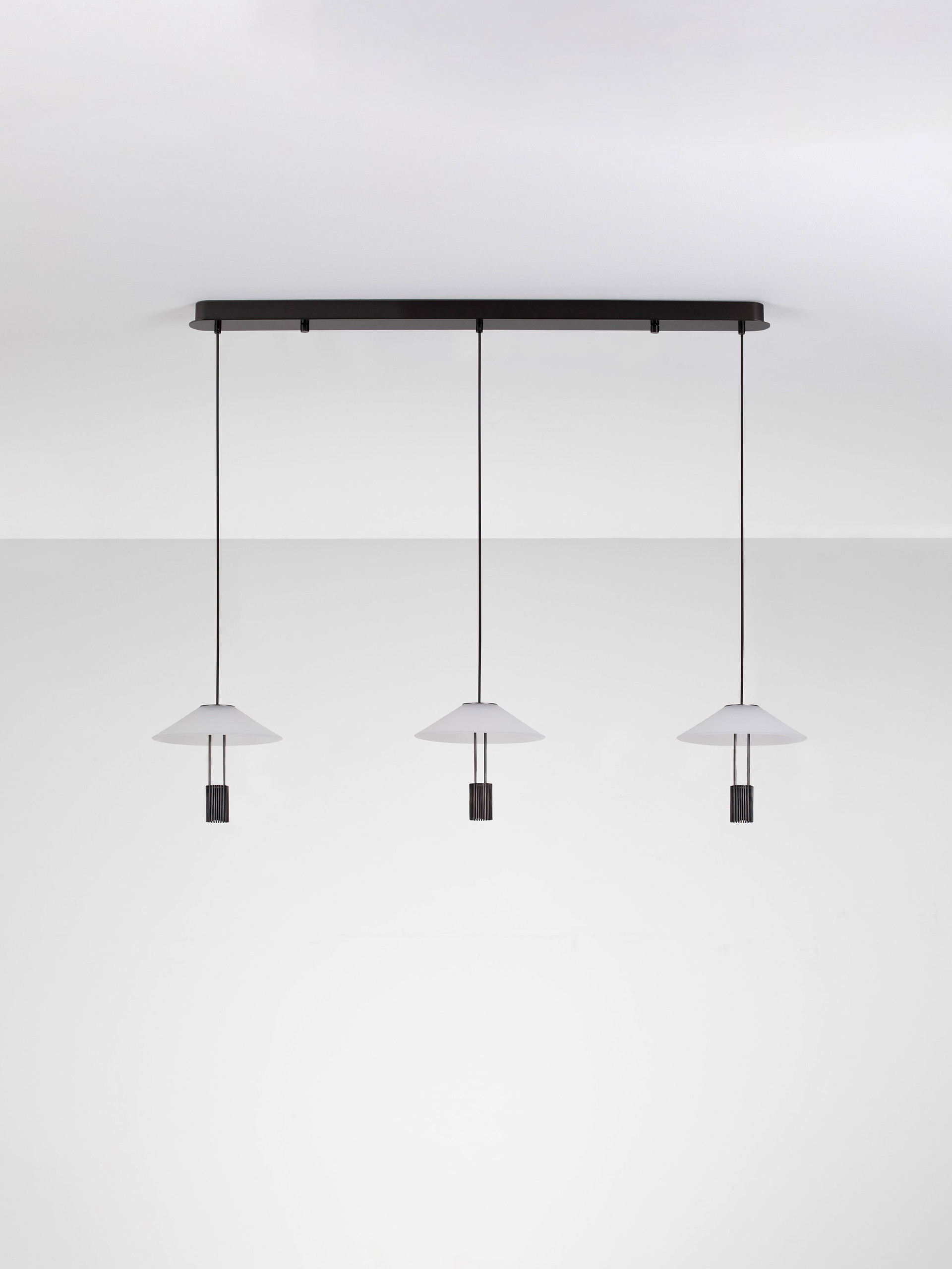 ANAFI | L 100 W 22 H 200 cm | 24 W | 3000 K | 1185 lm | IP20 | Black | Steel/Aluminum/Acrylic