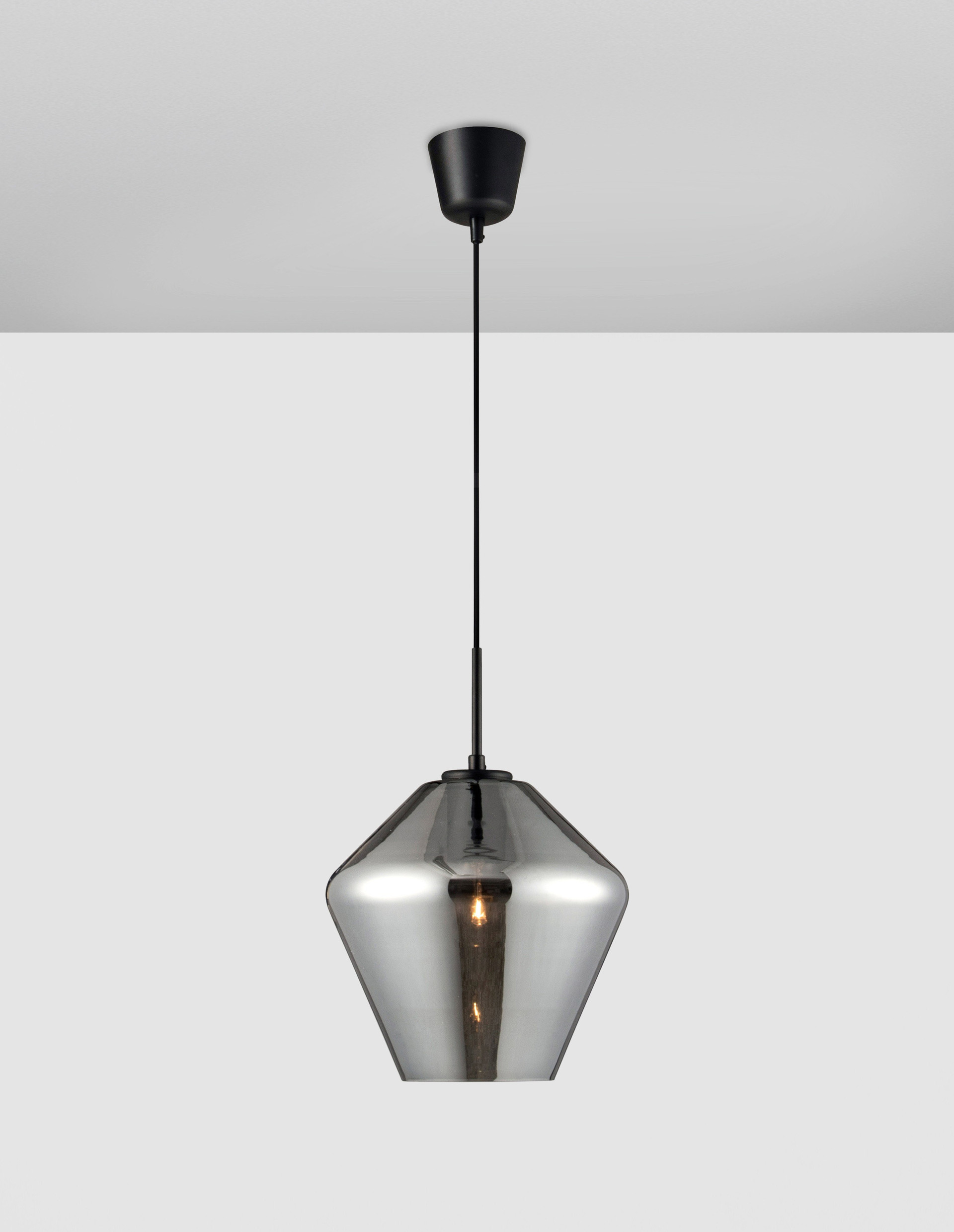 VEIRO | Smokey | Glass/Metal/Fabric