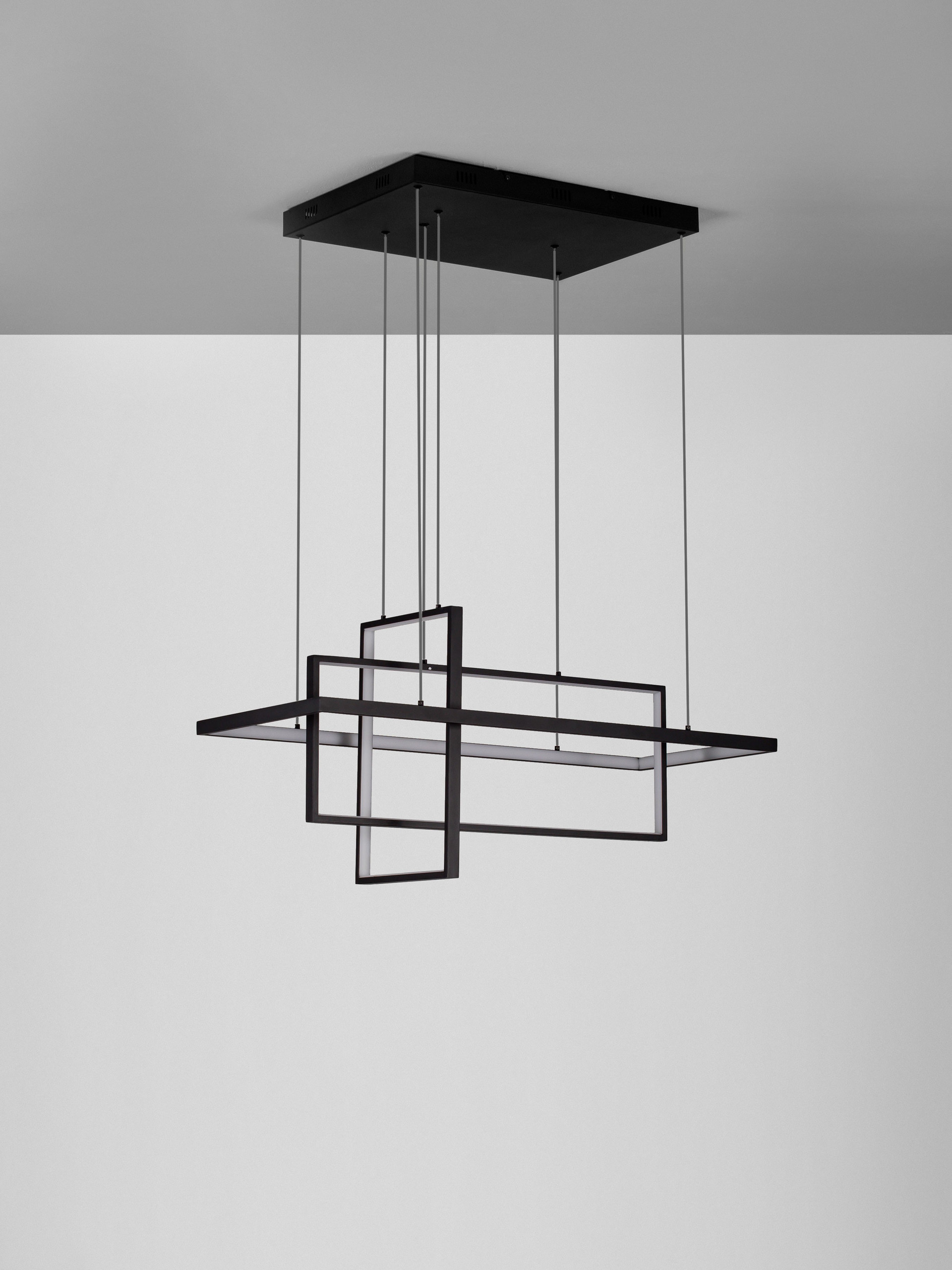 CLEA | L 80 W 38 H 120 cm | 59 W | 2700/3500/5000 K | 2129 lm | IP20 | Black | Aluminum/Acrylic