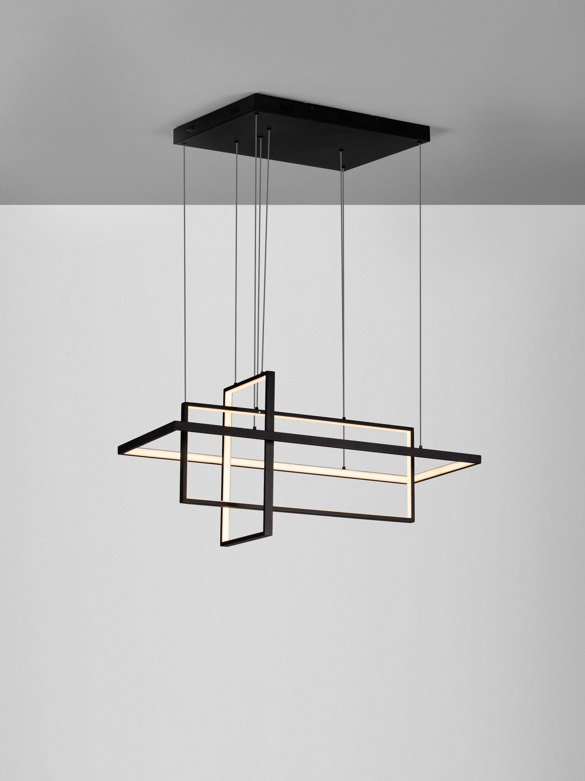 CLEA | L 80 W 38 H 120 cm | 59 W | 2700/3500/5000 K | 2129 lm | IP20 | Black | Aluminum/Acrylic