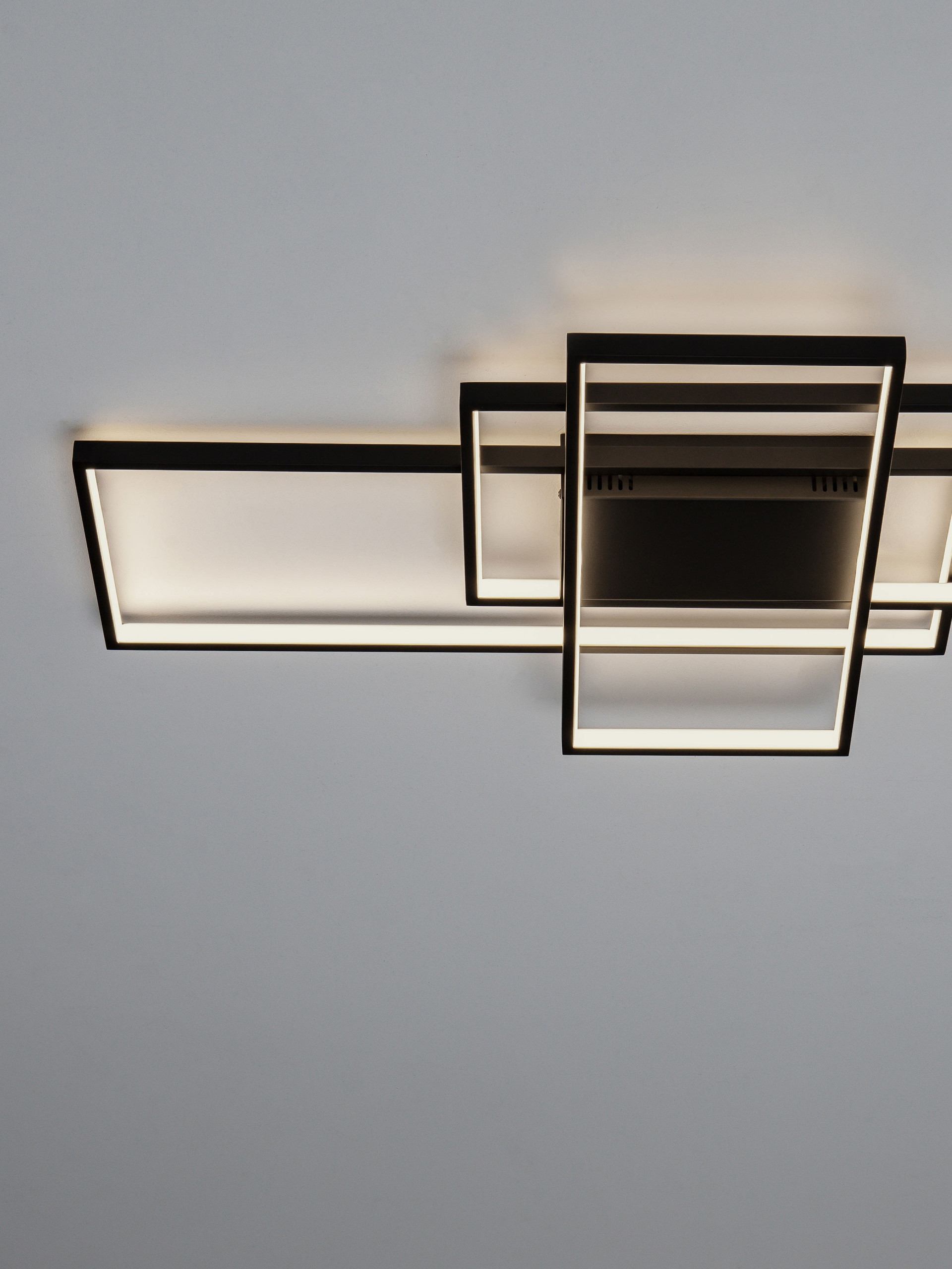 CLEA | L 100 W 50.7 H 8.5 cm | 58 W | 2700/3500/5000 K | 3455 lm | IP20 | Black | Aluminum/Acrylic