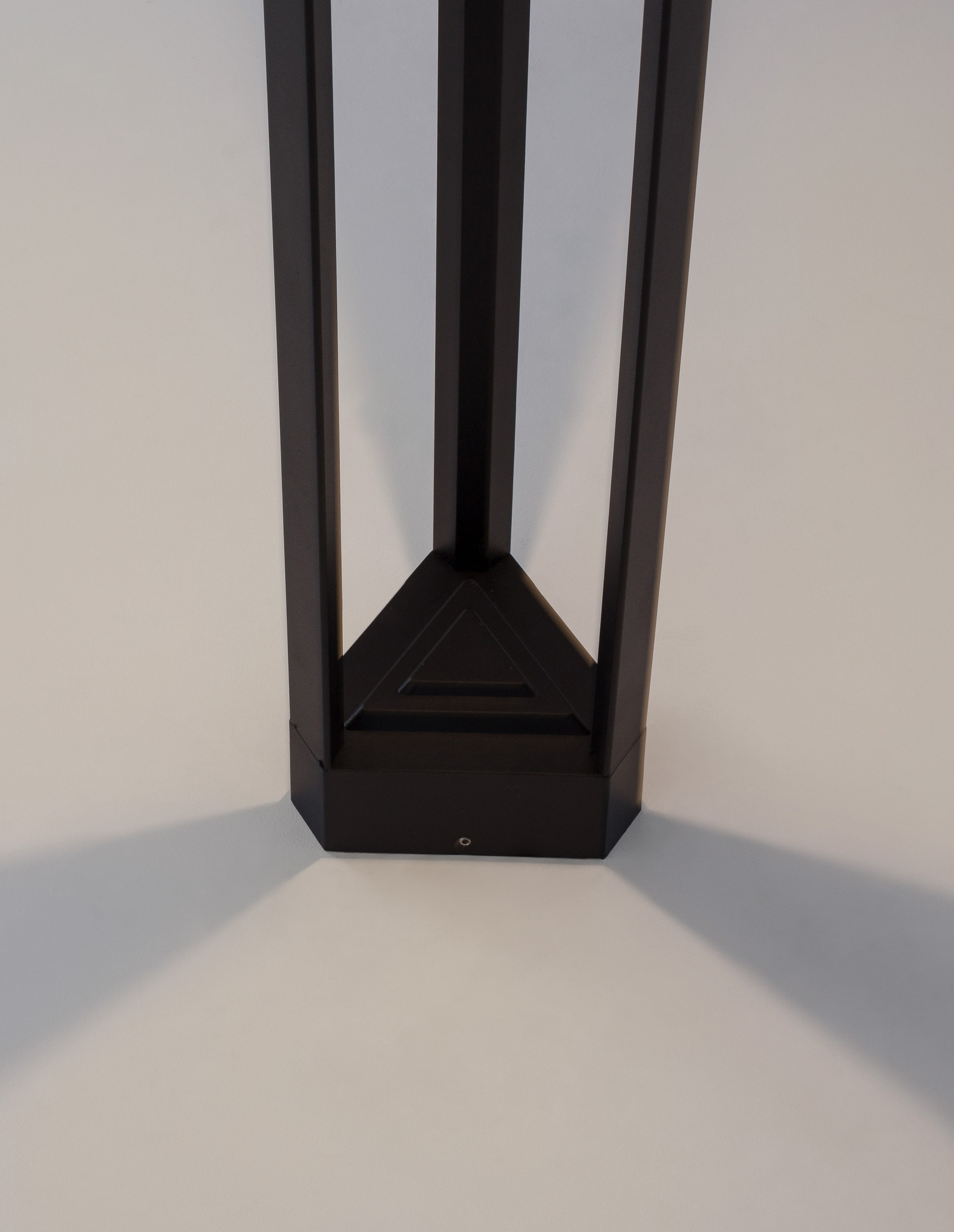 PAX | L 13.5 W 12 H 80 cm | 9 W | 3000 K | 715 lm | IP54 | Black | Aluminum