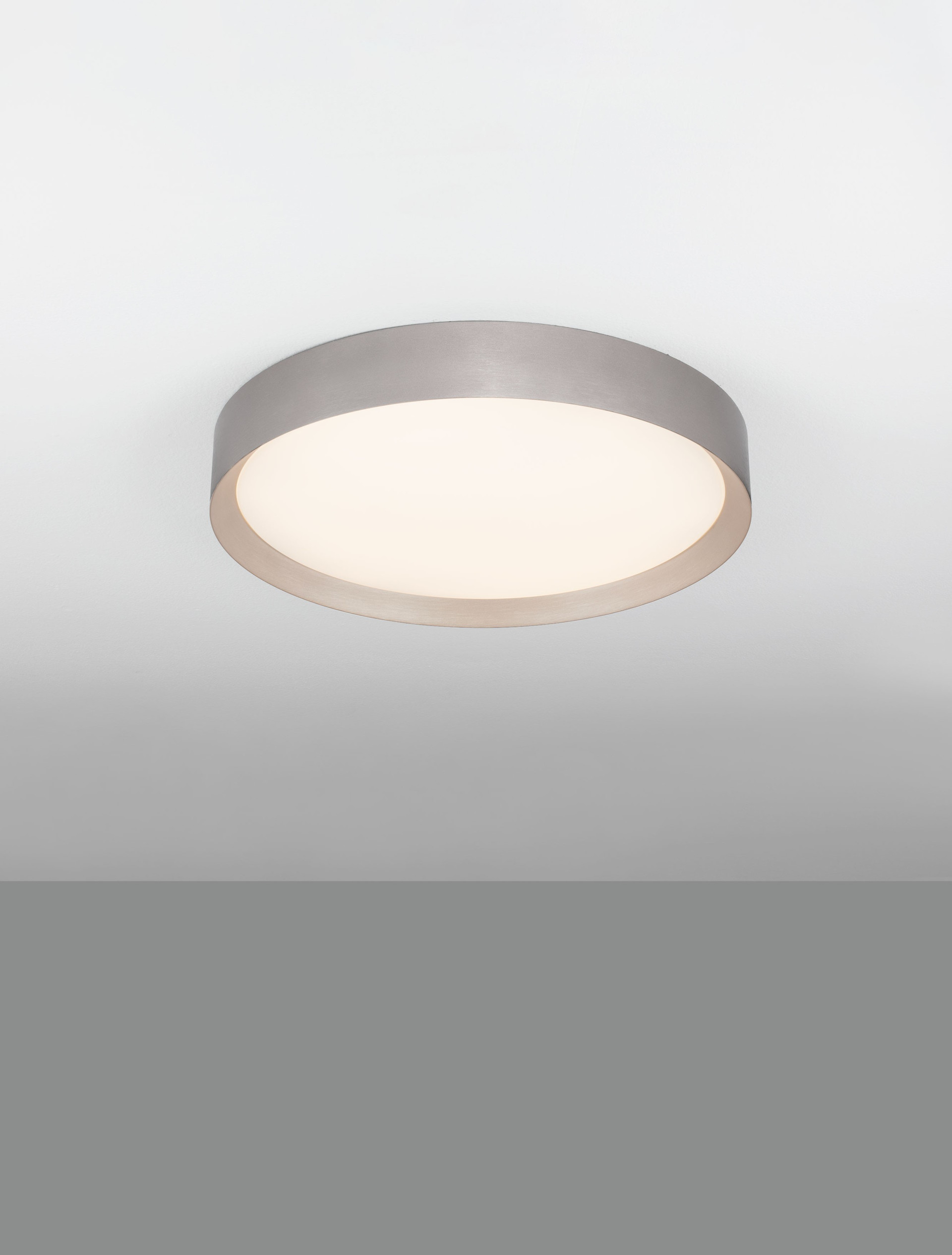LUTON | H 8.5 D 55 cm | 47 W | 3000 K | 3525 lm | IP20 | White/Brown | Aluminum/Acrylic