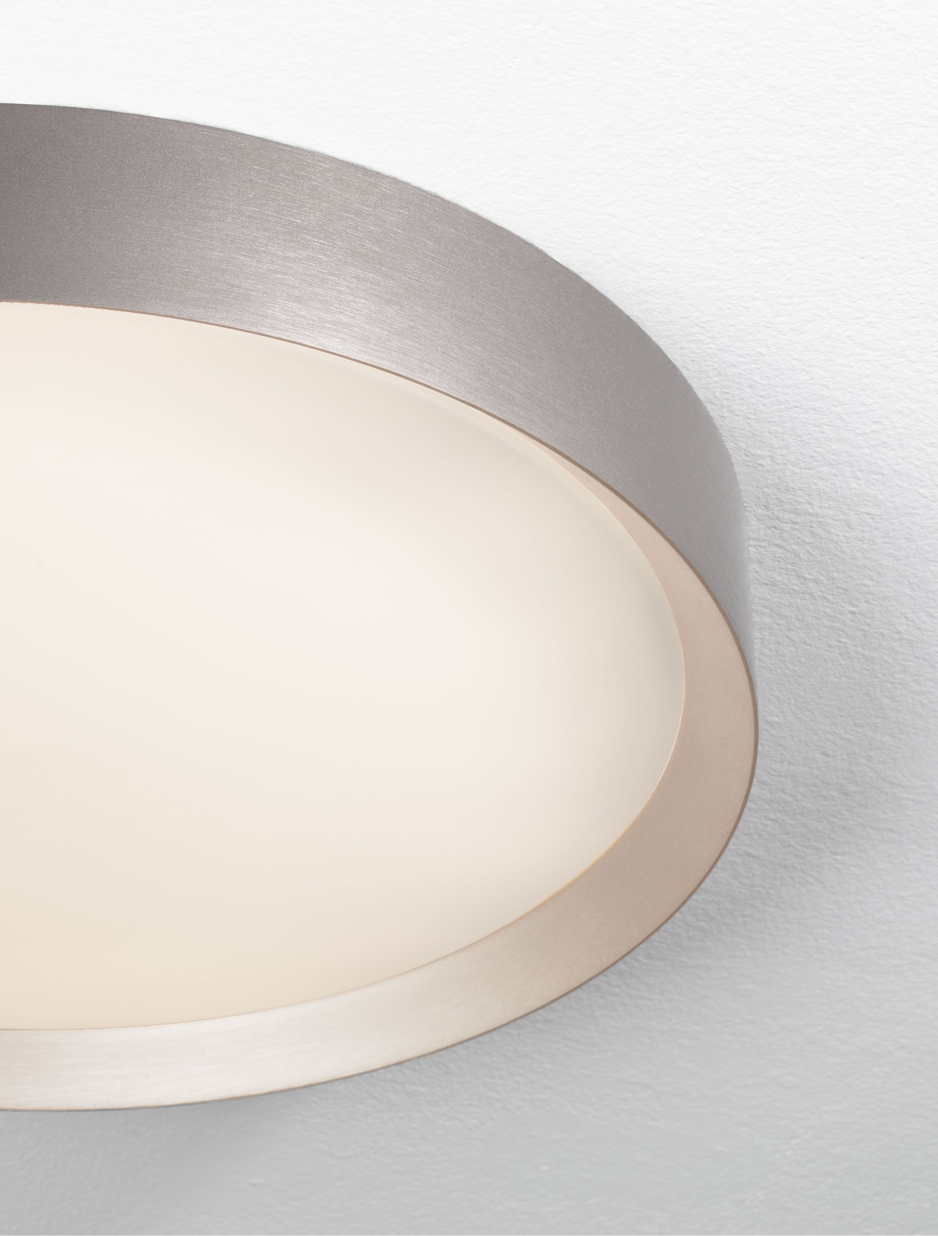 LUTON | H 8.5 D 55 cm | 47 W | 3000 K | 3525 lm | IP20 | White/Brown | Aluminum/Acrylic