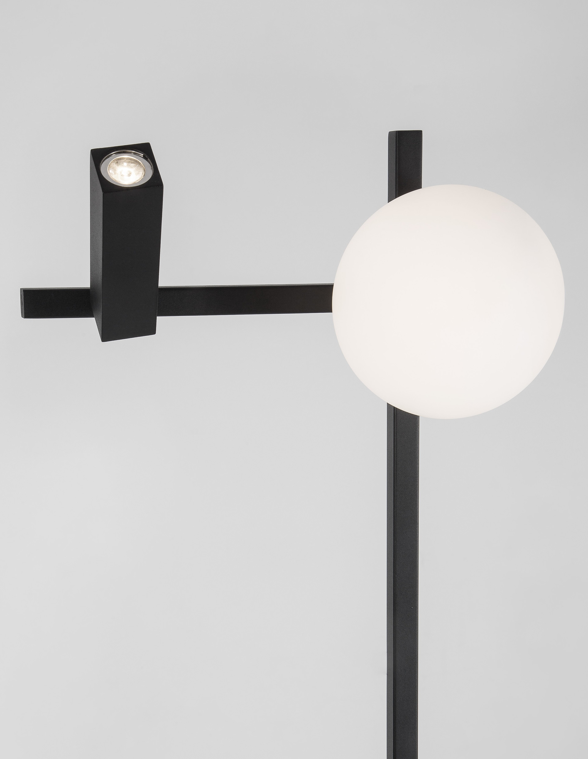 JOLINE | L 26.5 W 16.5 H 150 cm | 9 W | 3200 K | 650 lm | IP20 | Negro/Blanco | Vidrio/Aluminio/Metal