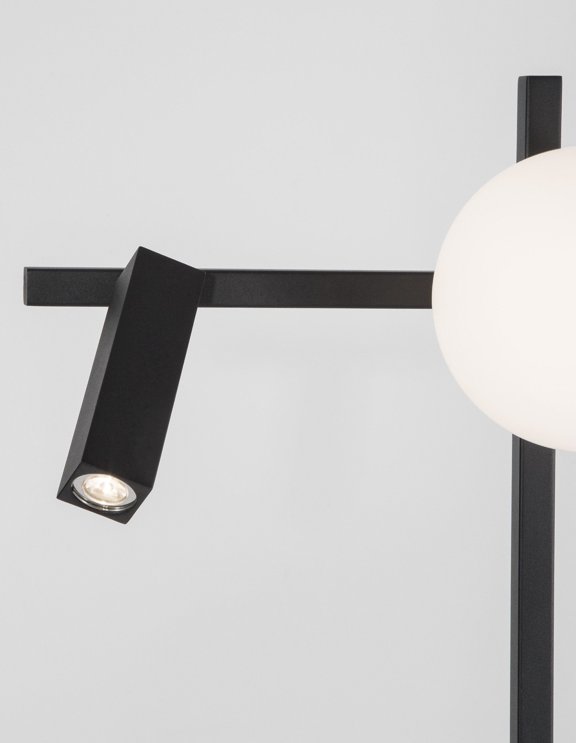 JOLINE | L 26.5 W 16.5 H 150 cm | 9 W | 3200 K | 650 lm | IP20 | Negro/Blanco | Vidrio/Aluminio/Metal