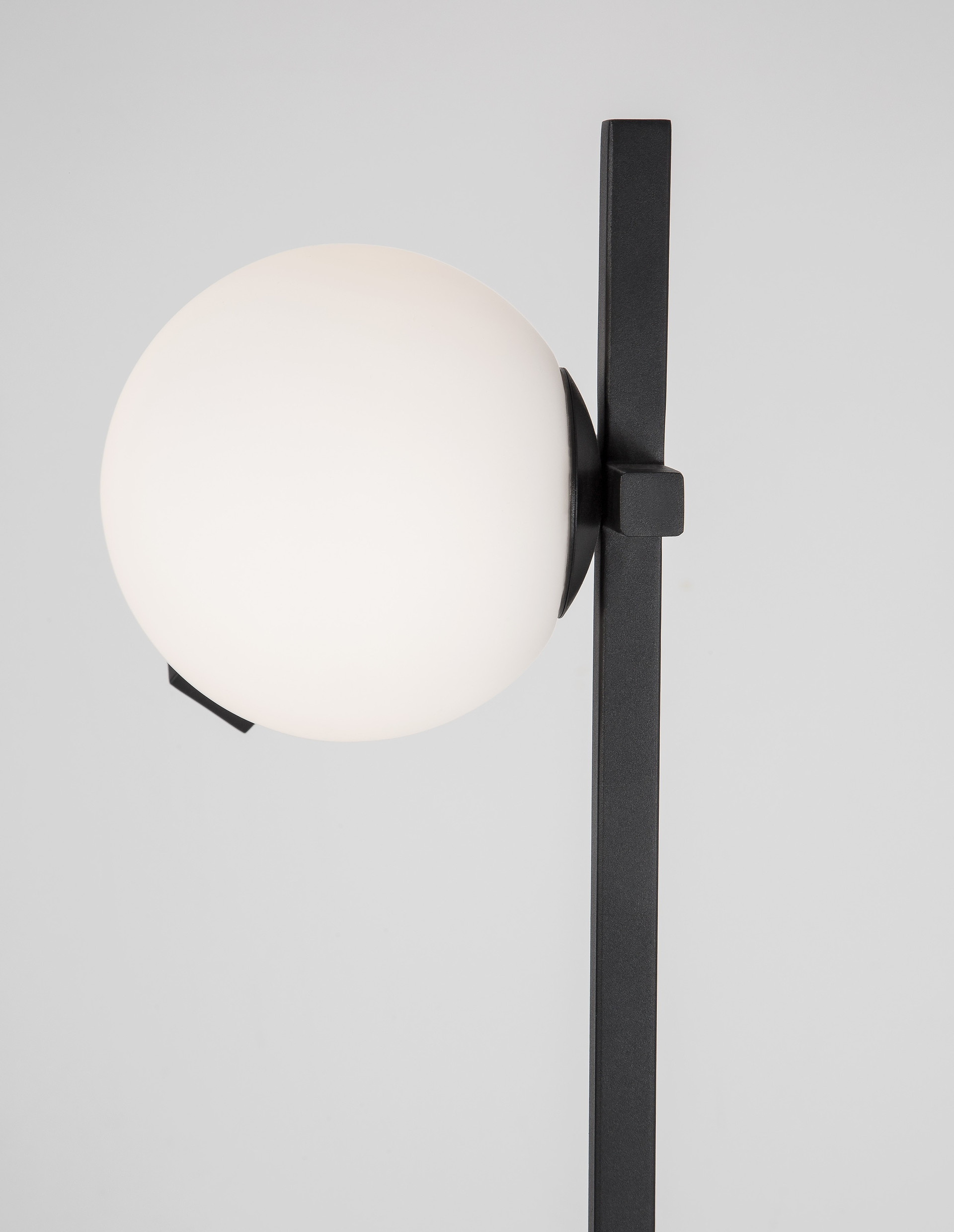 JOLINE | L 26.5 W 16.5 H 150 cm | 9 W | 3200 K | 650 lm | IP20 | Negro/Blanco | Vidrio/Aluminio/Metal