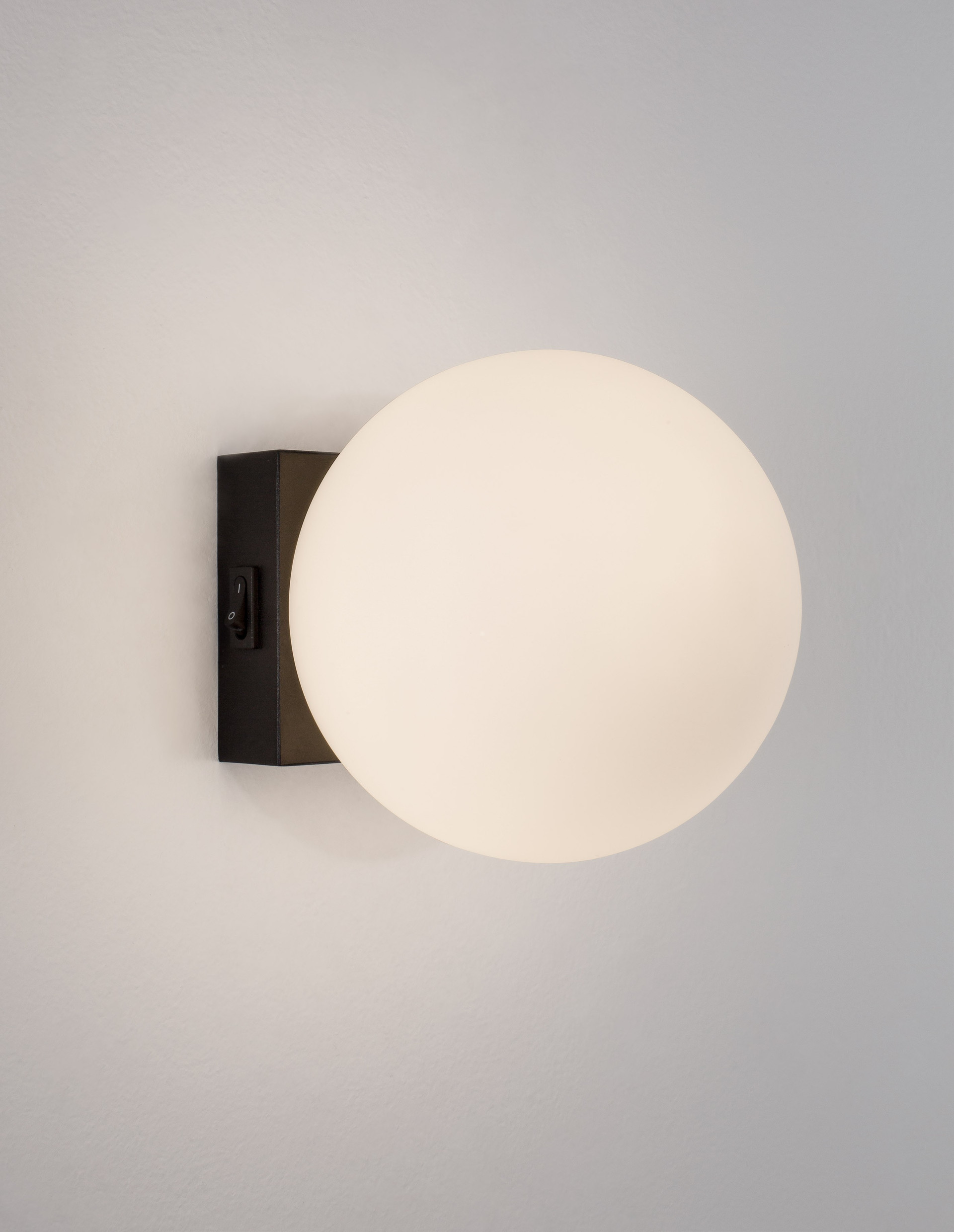 JOLINE | H 14.5 D 12.5 cm | 6 W | 3200 K | 450 lm | IP20 | Schwarz/Weiß | Glas/Aluminium/Metall