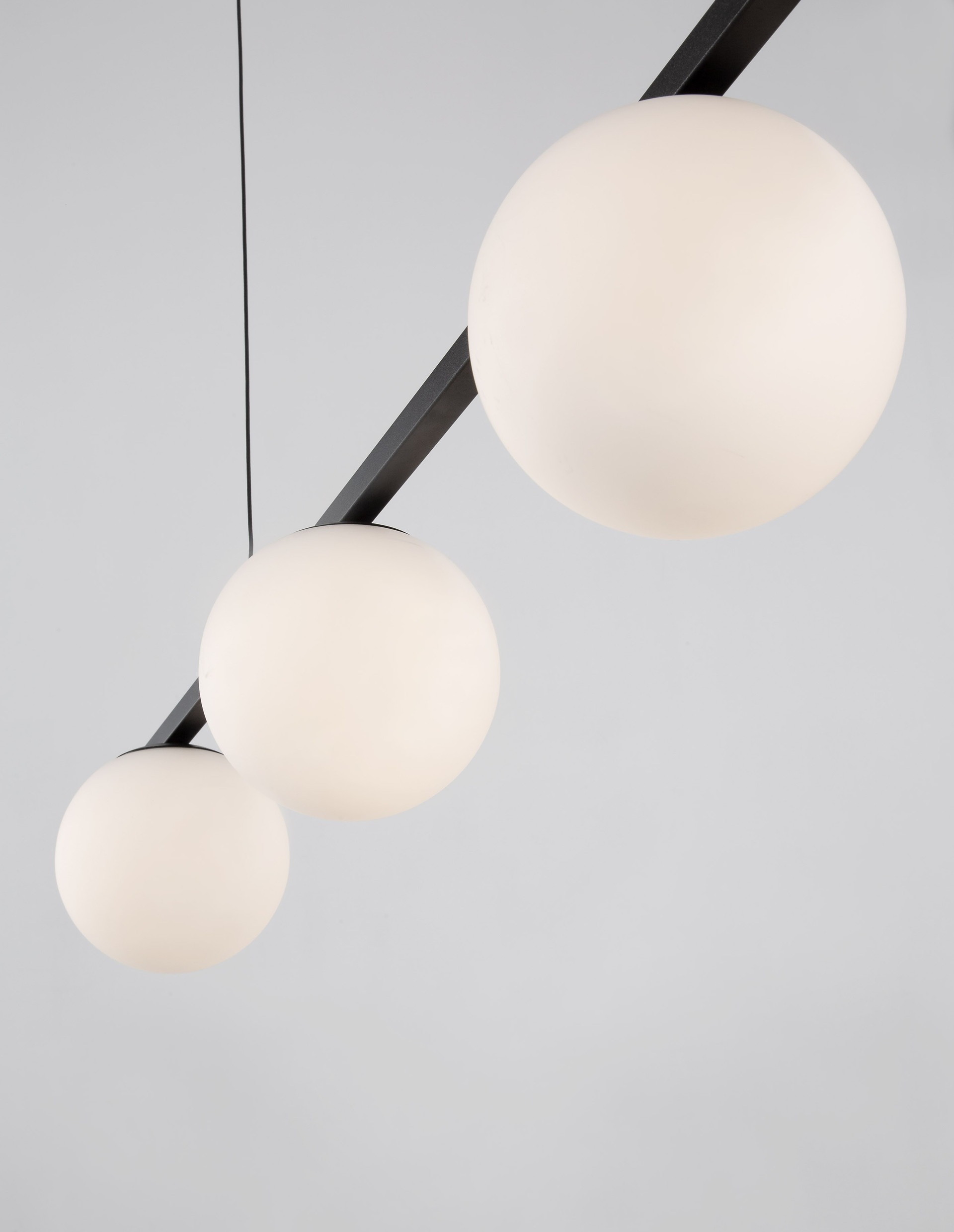 JOLINE | L 72 W 12.5 H 120 cm | 26 W | 3200 K | 1870 lm | IP20 | Schwarz/Weiß | Glas/Aluminium/Metall