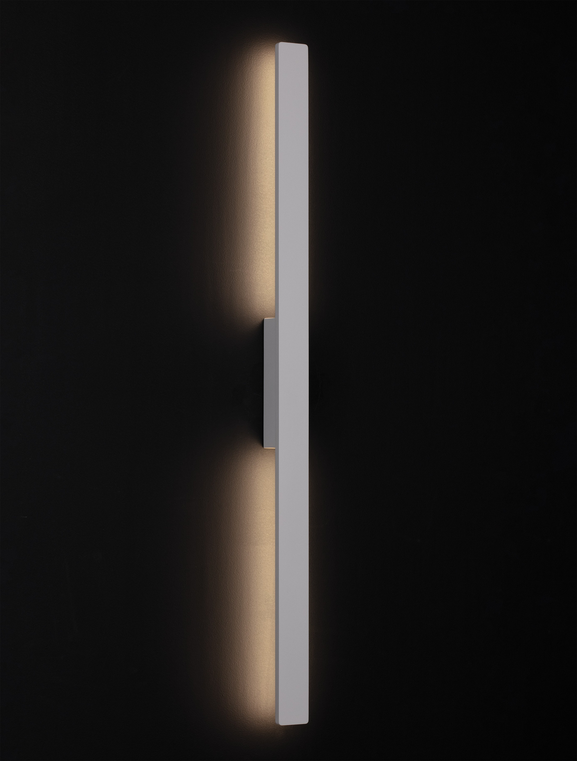ANETH | L 5.3 W 4.9 H 104 cm | 20 W | 3000 K | 1200 lm | IP65 | Blanco | Aluminio