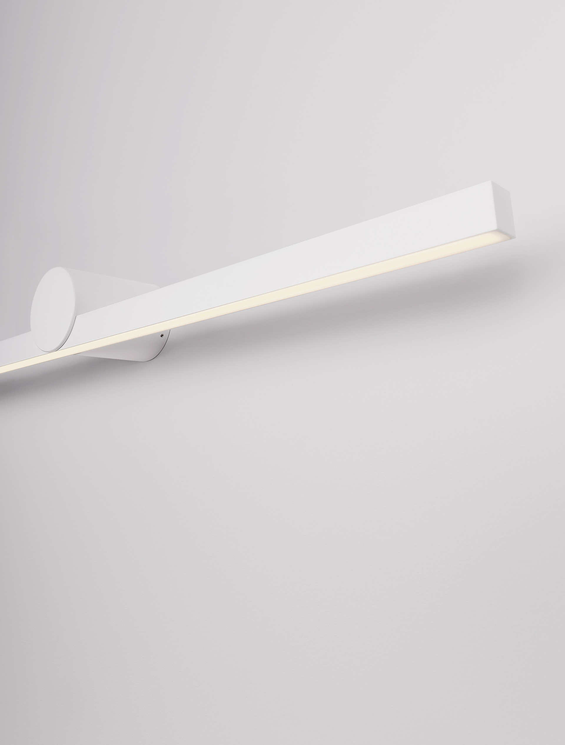 BREGGO | L 81 W 10 H 7.5 cm | 17 W | 3000 K | 890 lm | IP54 | White | Aluminum