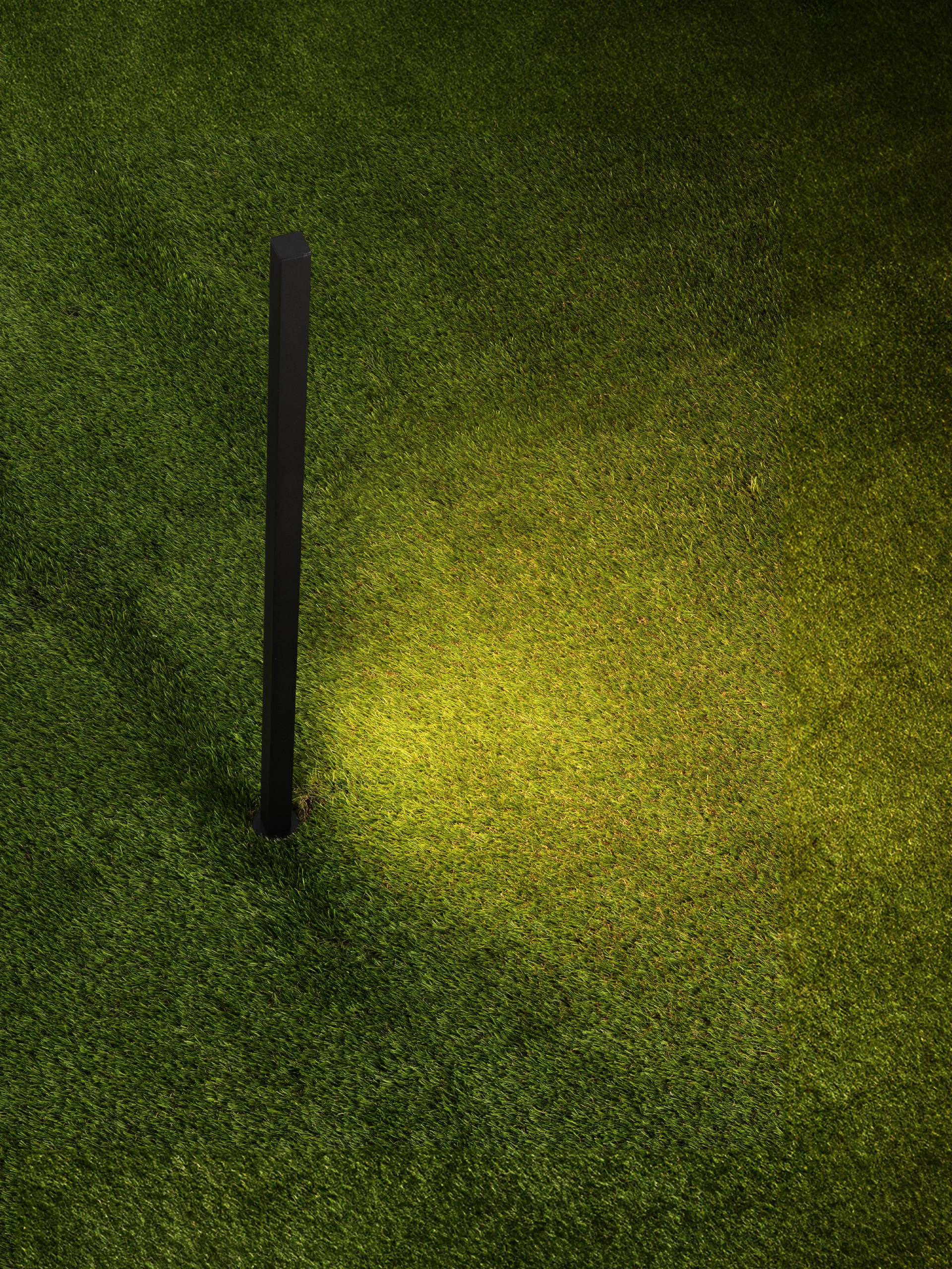 EVEN | L 2.5 W 2.5 H 80 cm | 12 W | 3000 K | 571 lm | IP65 | Black | Aluminum