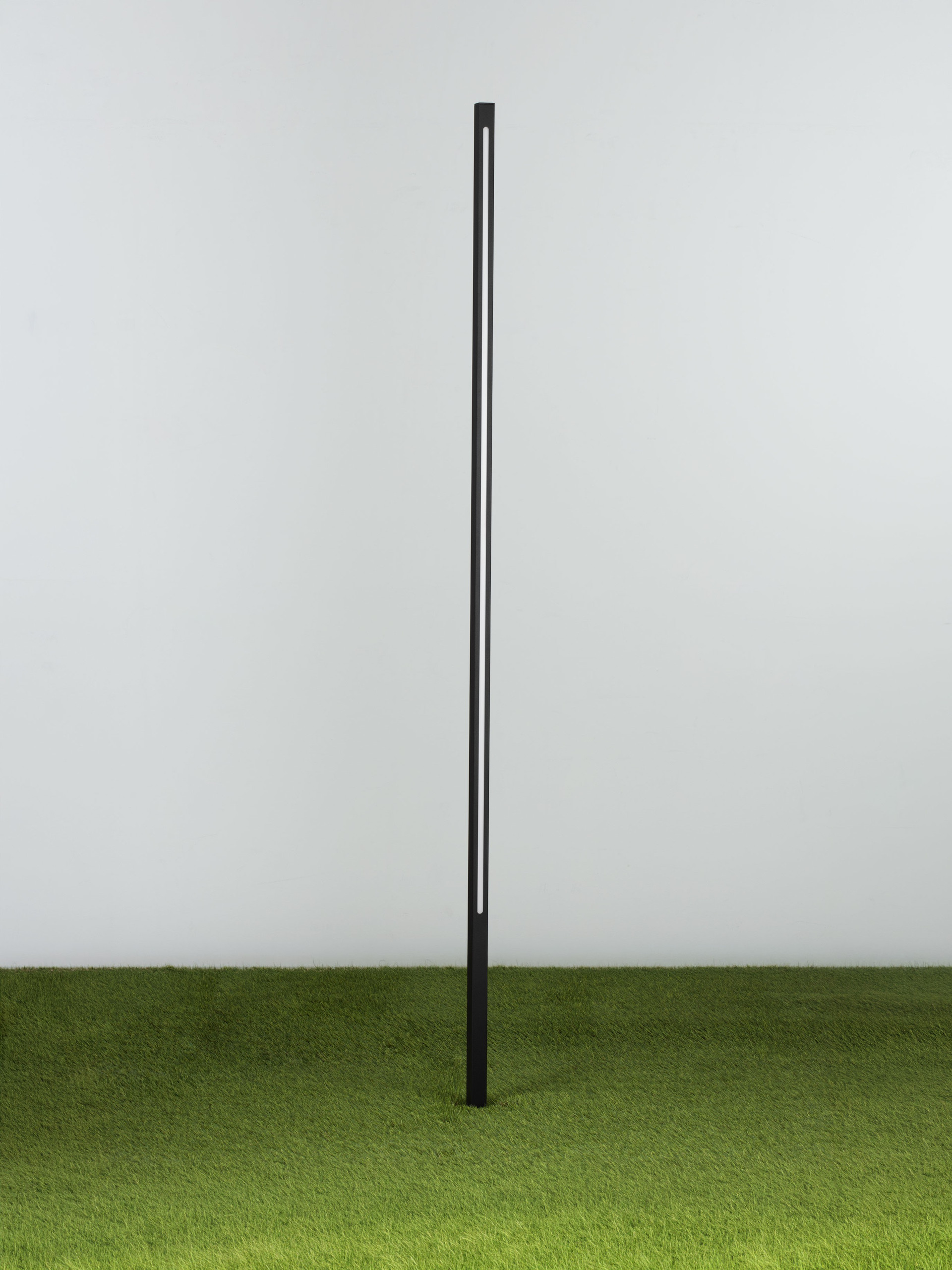 EVEN | L 2.5 W 2.5 H 160 cm | 25 W | 3000 K | 1070 lm | IP65 | Black | Aluminum