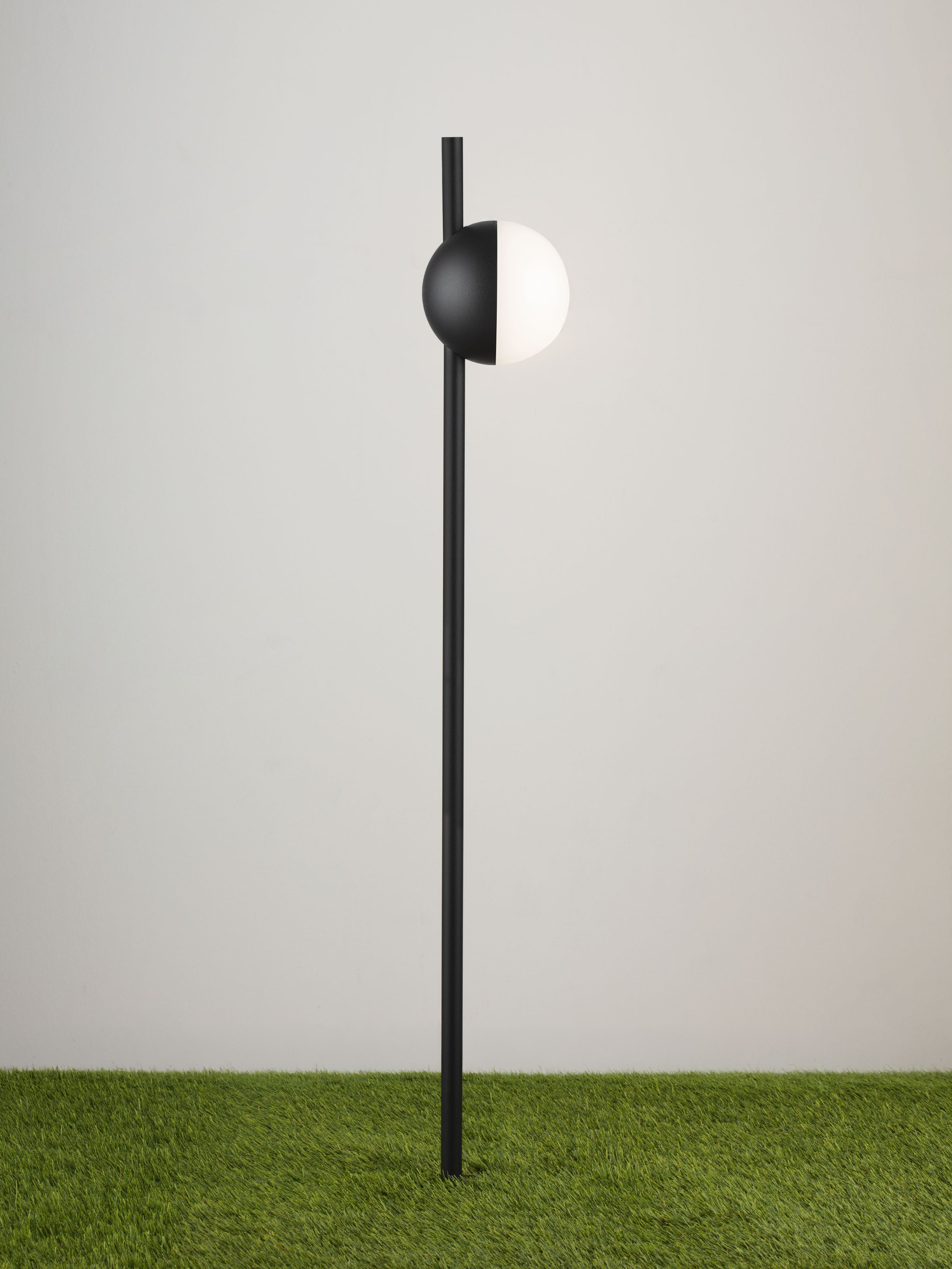 MAKO | W 11 H 80 D 11 cm | 5 W | 3000 K | 300 lm | IP65 | Black | Aluminum