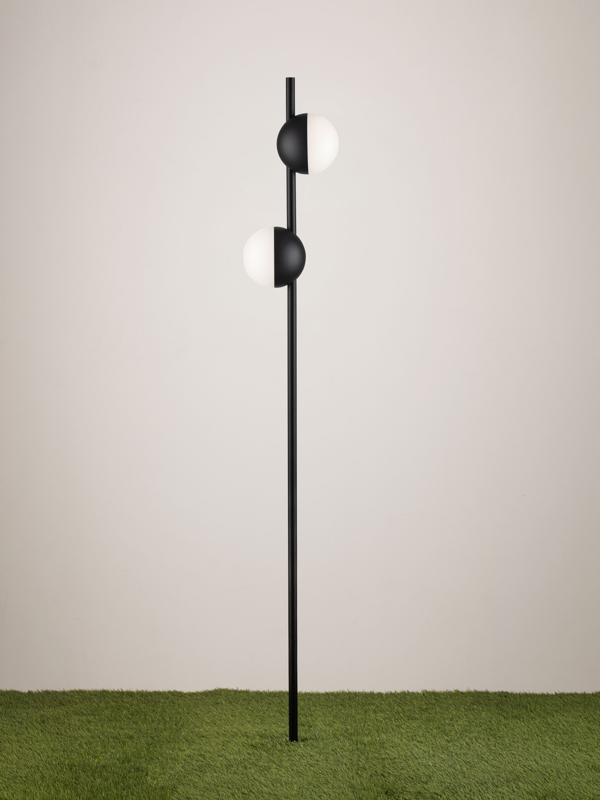 MAKO | W 17.5 H 120 D 11 cm | 11 W | 3000 K | 600 lm | IP65 | Black | Aluminum
