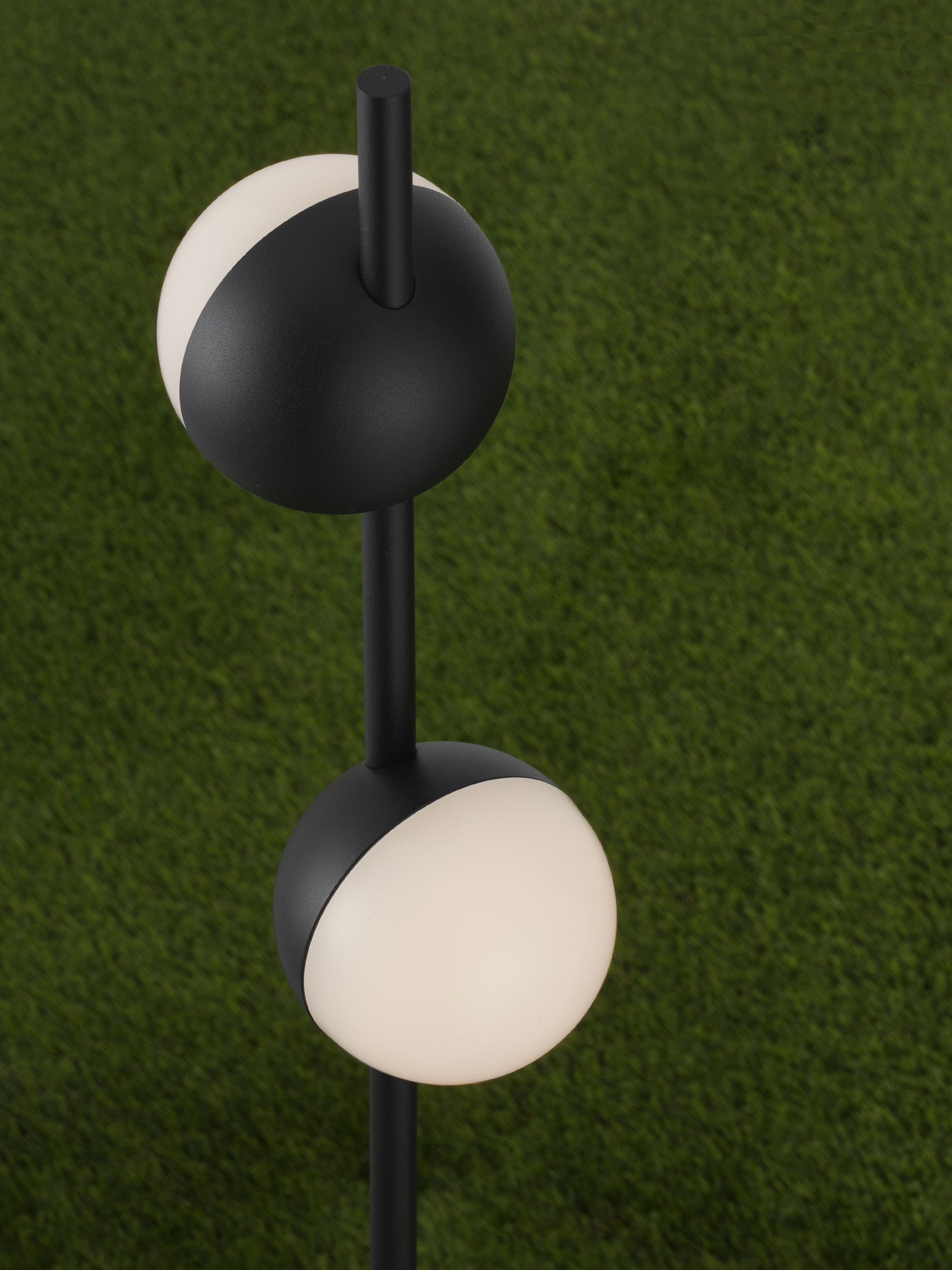 MAKO | W 17.5 H 120 D 11 cm | 11 W | 3000 K | 600 lm | IP65 | Black | Aluminum