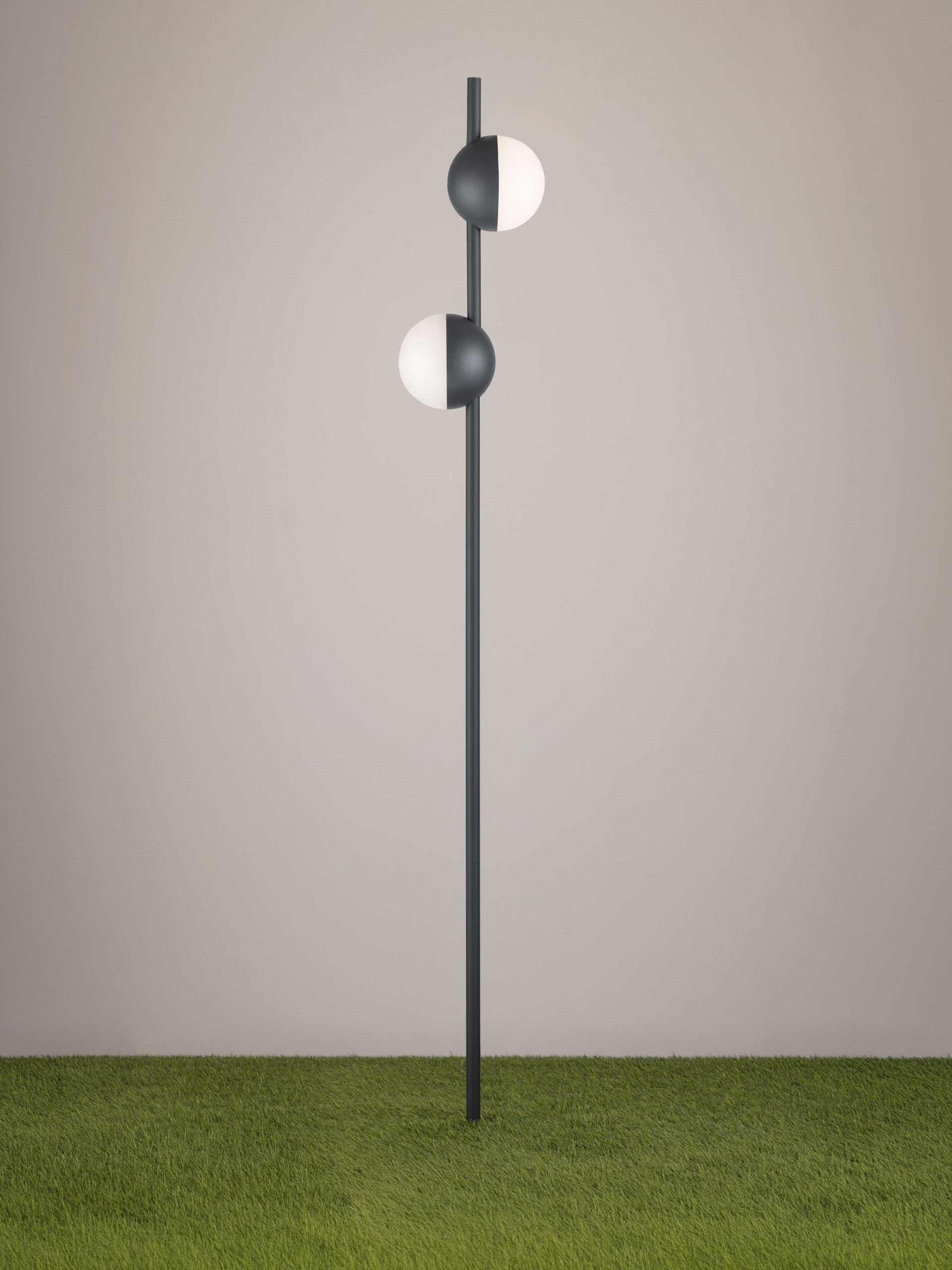 MAKO | W 17.5 H 120 D 11 cm | 11 W | 2700 K | 600 lm | IP65 | Anthracite | Aluminum