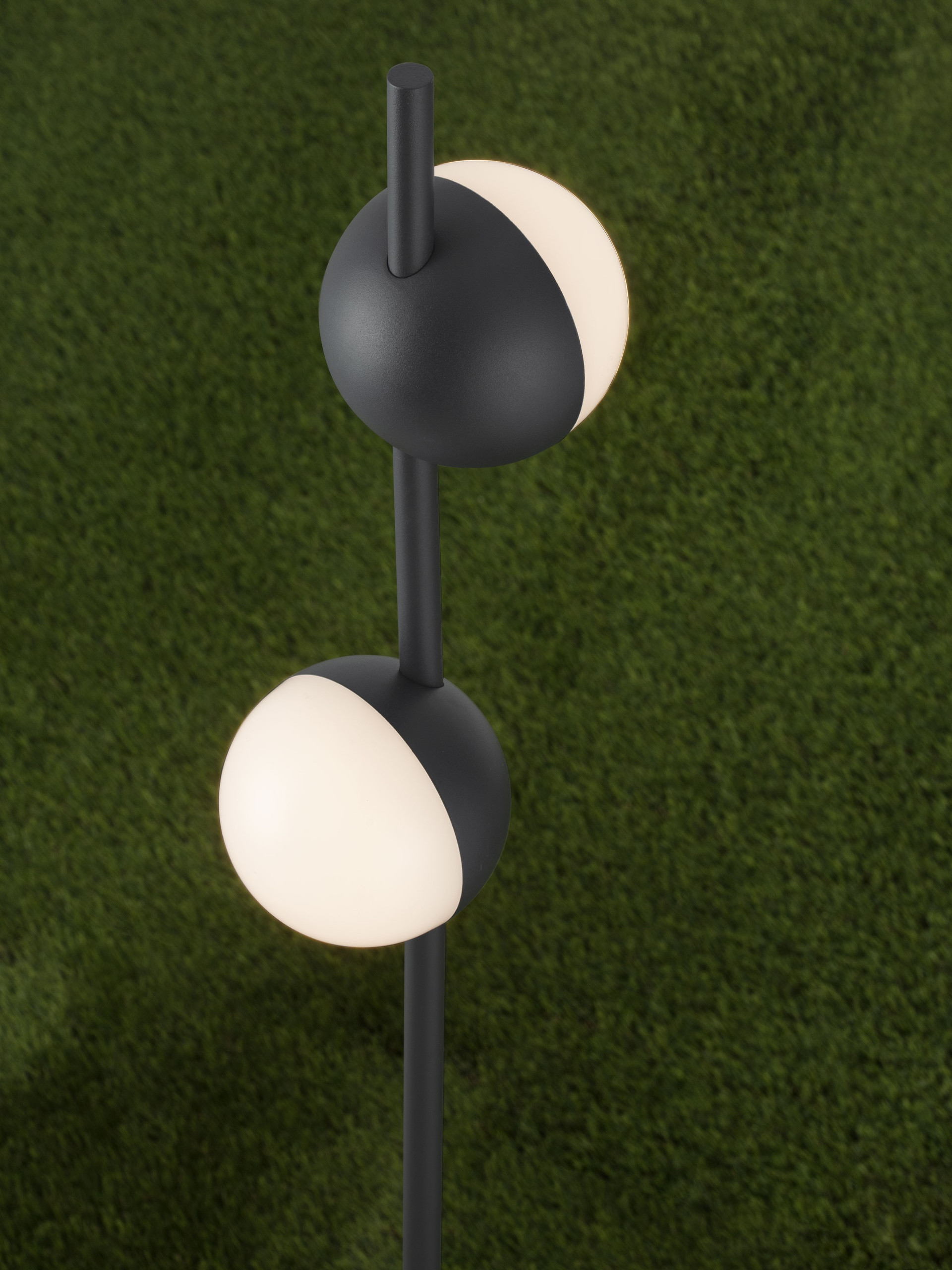 MAKO | W 17.5 H 120 D 11 cm | 11 W | 2700 K | 600 lm | IP65 | Anthracite | Aluminum