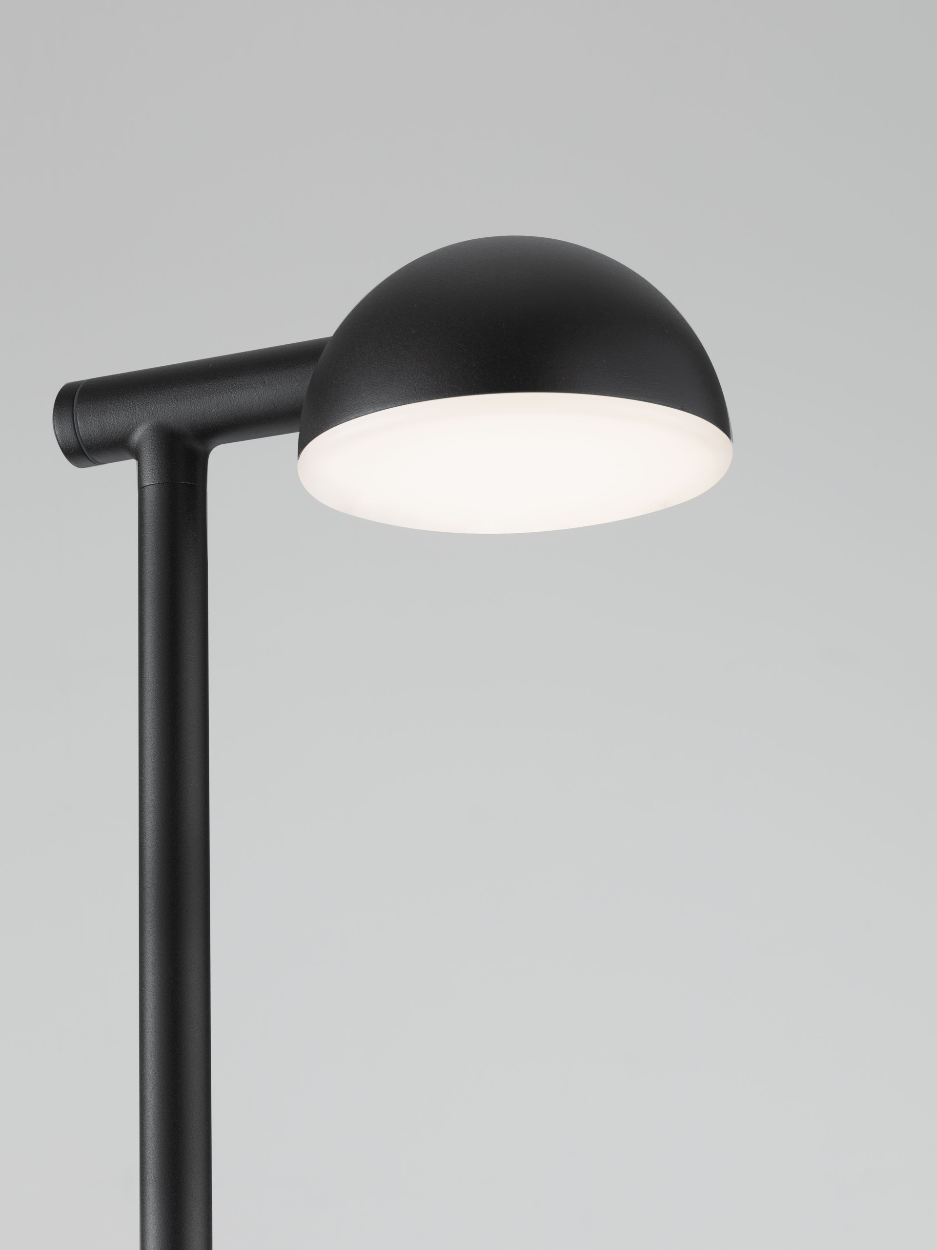 FOLK | W 23 H 65 D 12 cm | 12 W | 3000/2700/4000 K | 650 lm | IP65 | Black | Aluminum