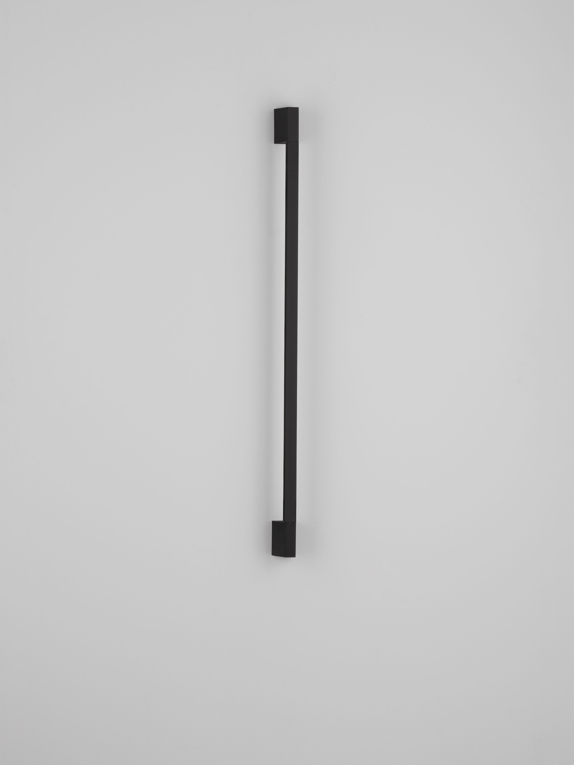 SPINE | L 4.5 W 8 H 90 cm | 8 W | 3000 K | 356 lm | IP54 | Black | Aluminum