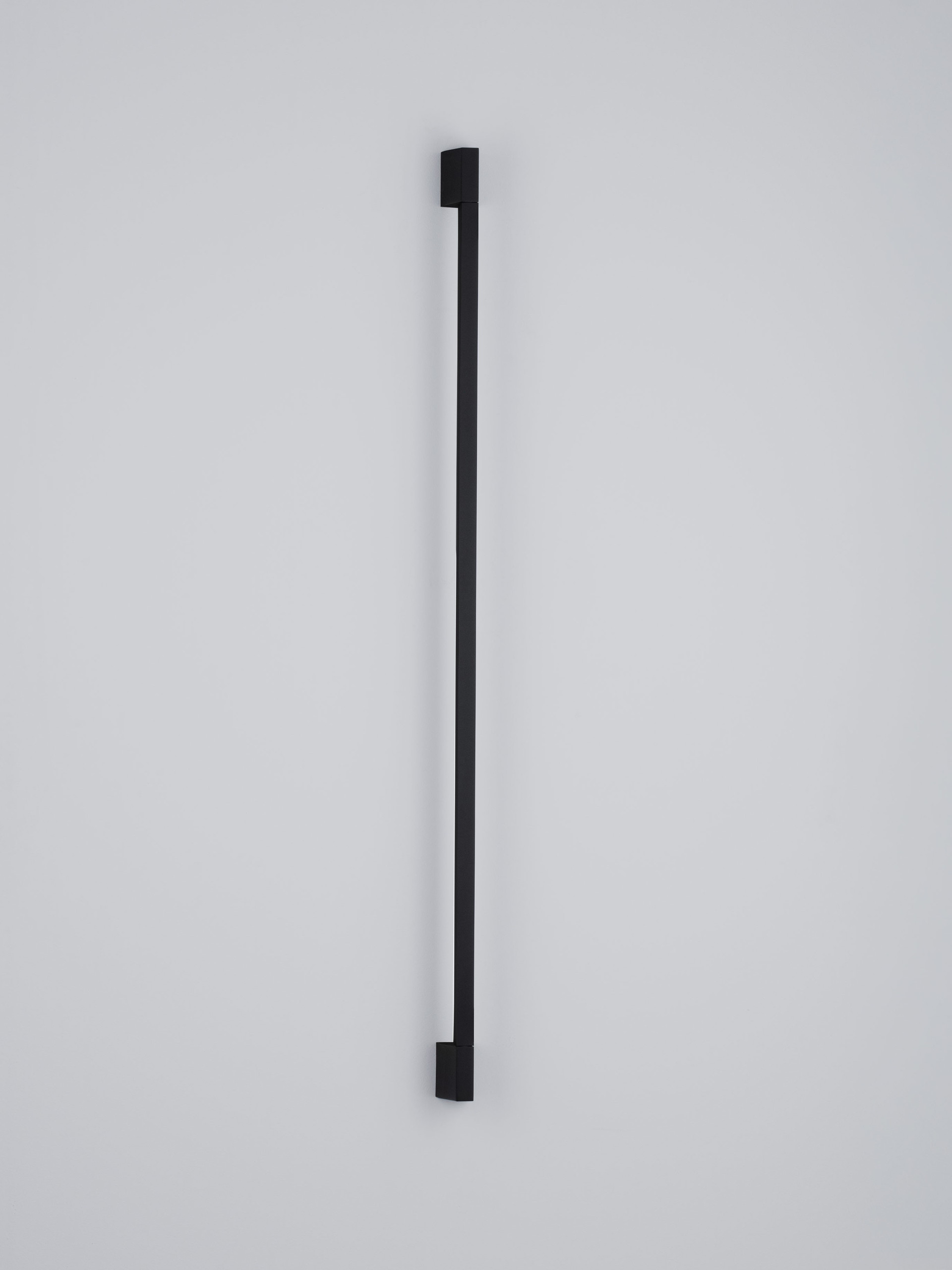 SPINE | L 4.5 W 8 H 120 cm | 11 W | 3000 K | 510 lm | IP54 | Black | Aluminum