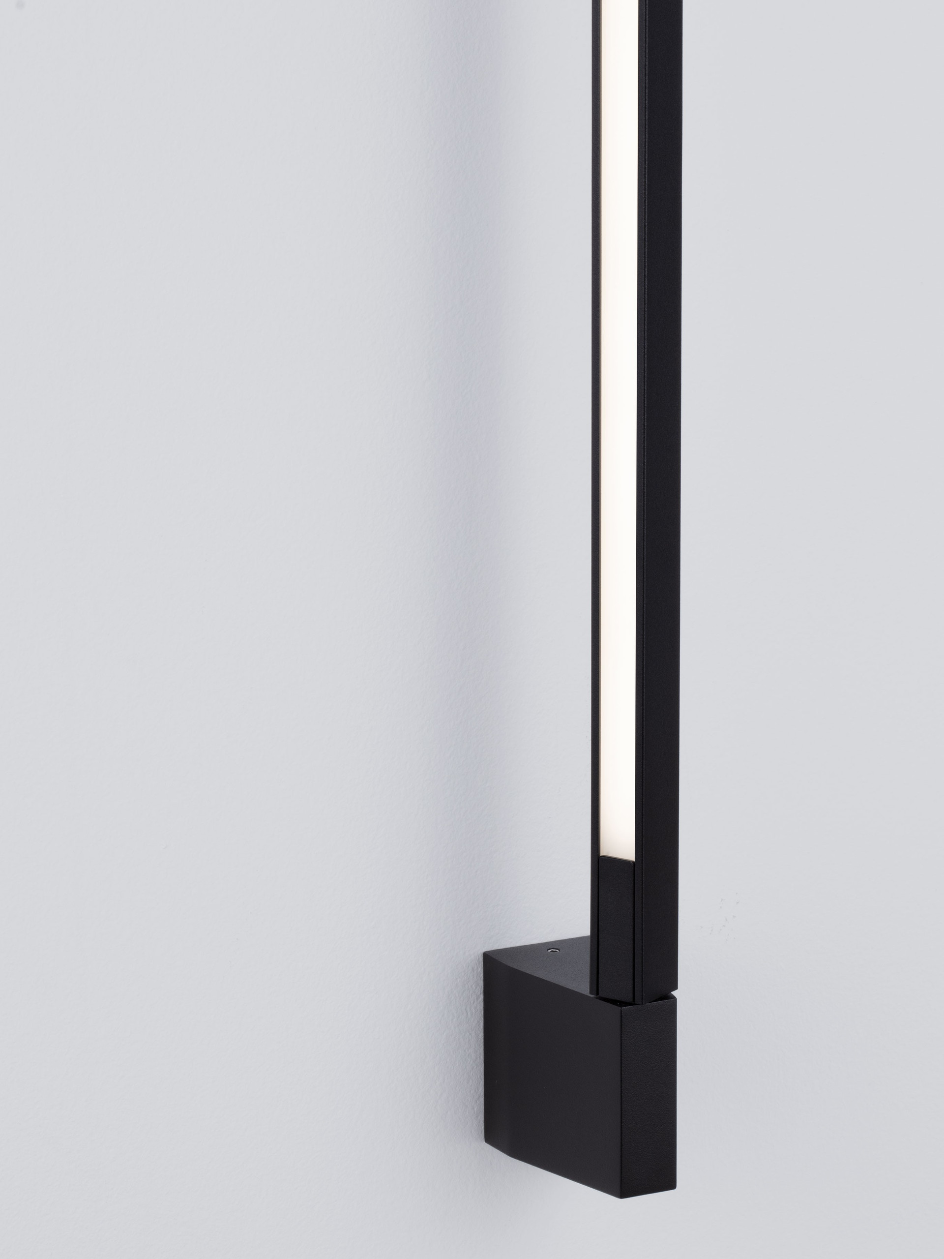 SPINE | L 4.5 W 8 H 120 cm | 11 W | 3000 K | 510 lm | IP54 | Black | Aluminum