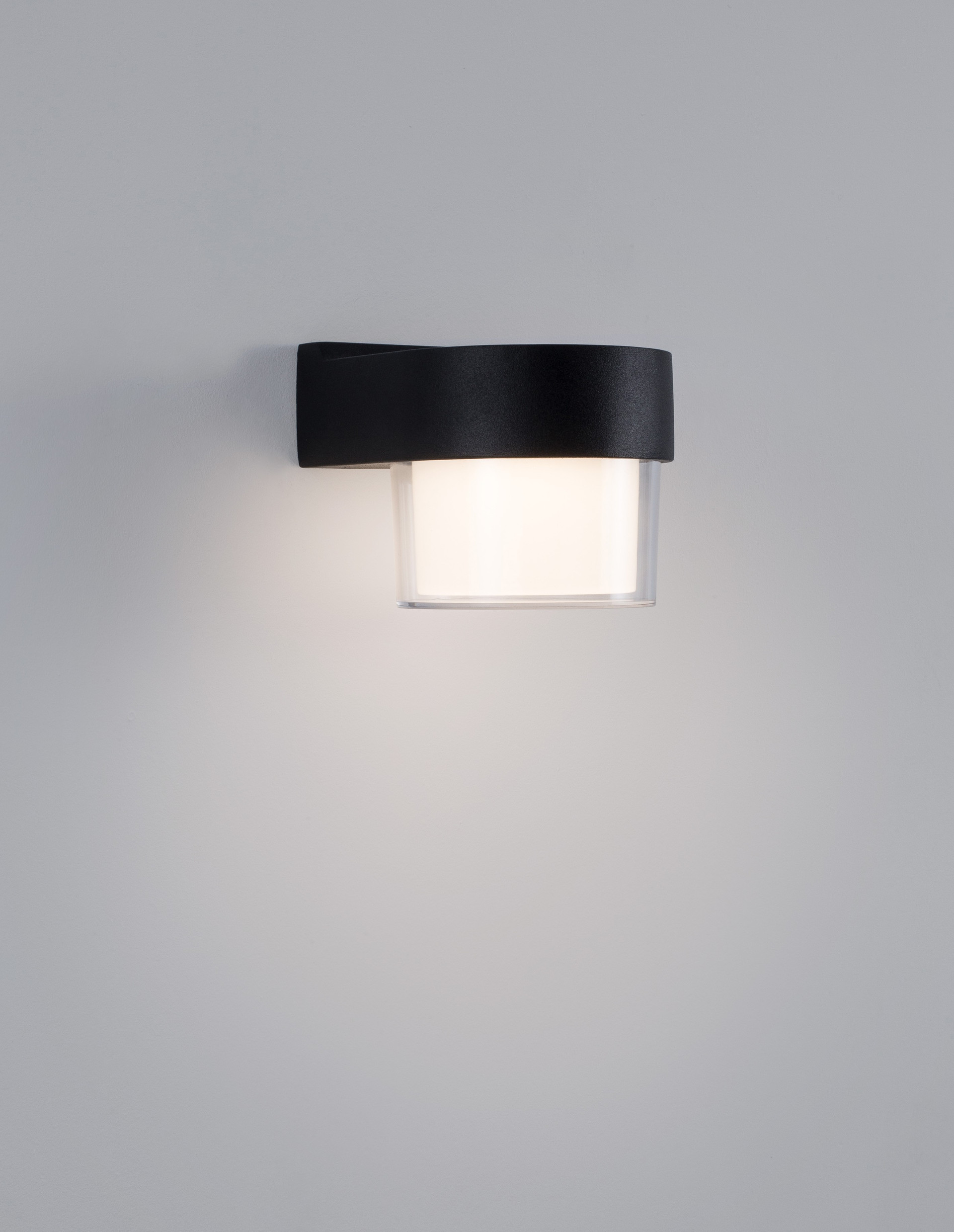 DARF | W 10.5 H 8.5 D 9.5 cm | 5 W | 3000 K | 420 lm | IP65 | Black | Aluminum