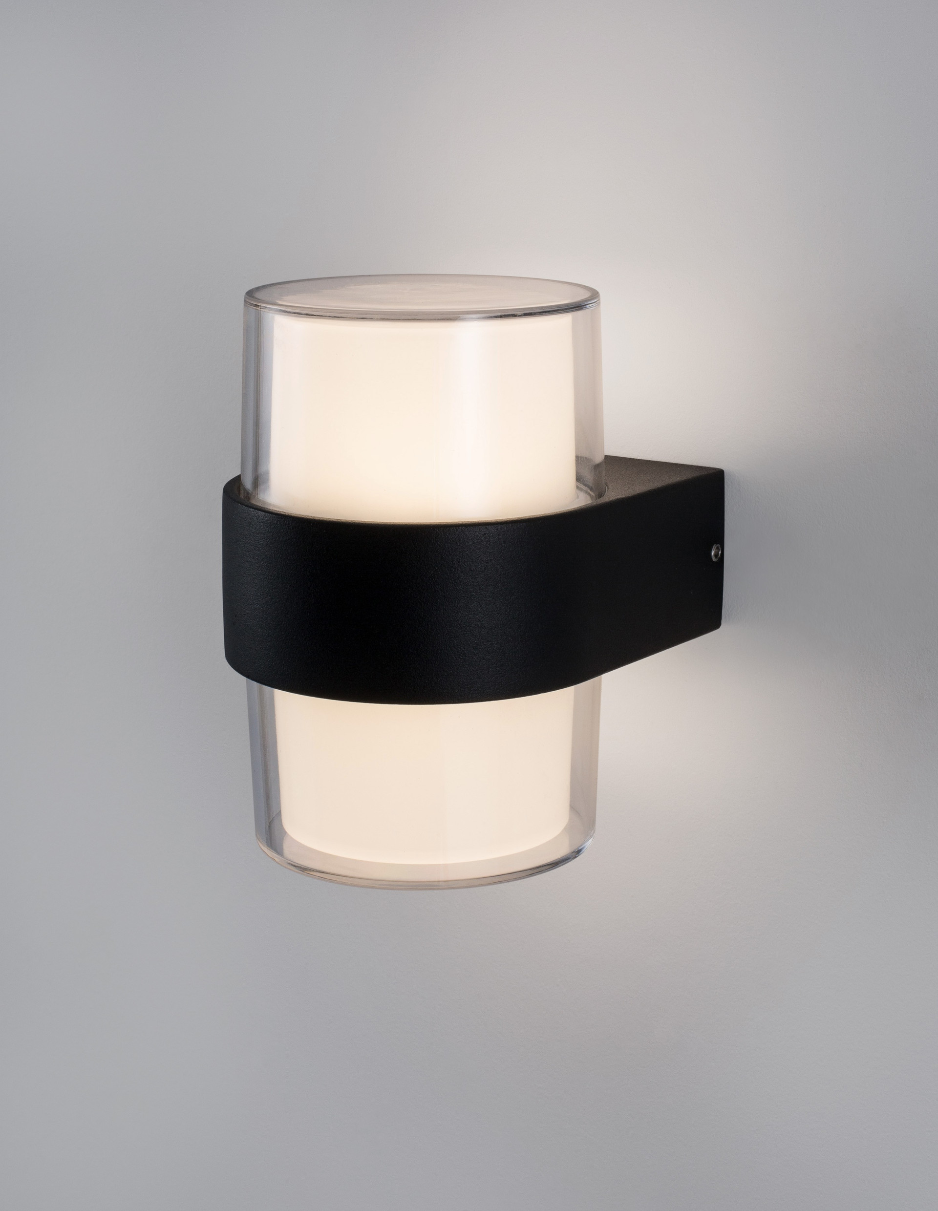 DARF | W 10.5 H 13 D 9.5 cm | 10 W | 3000 K | 840 lm | IP65 | Black | Aluminum