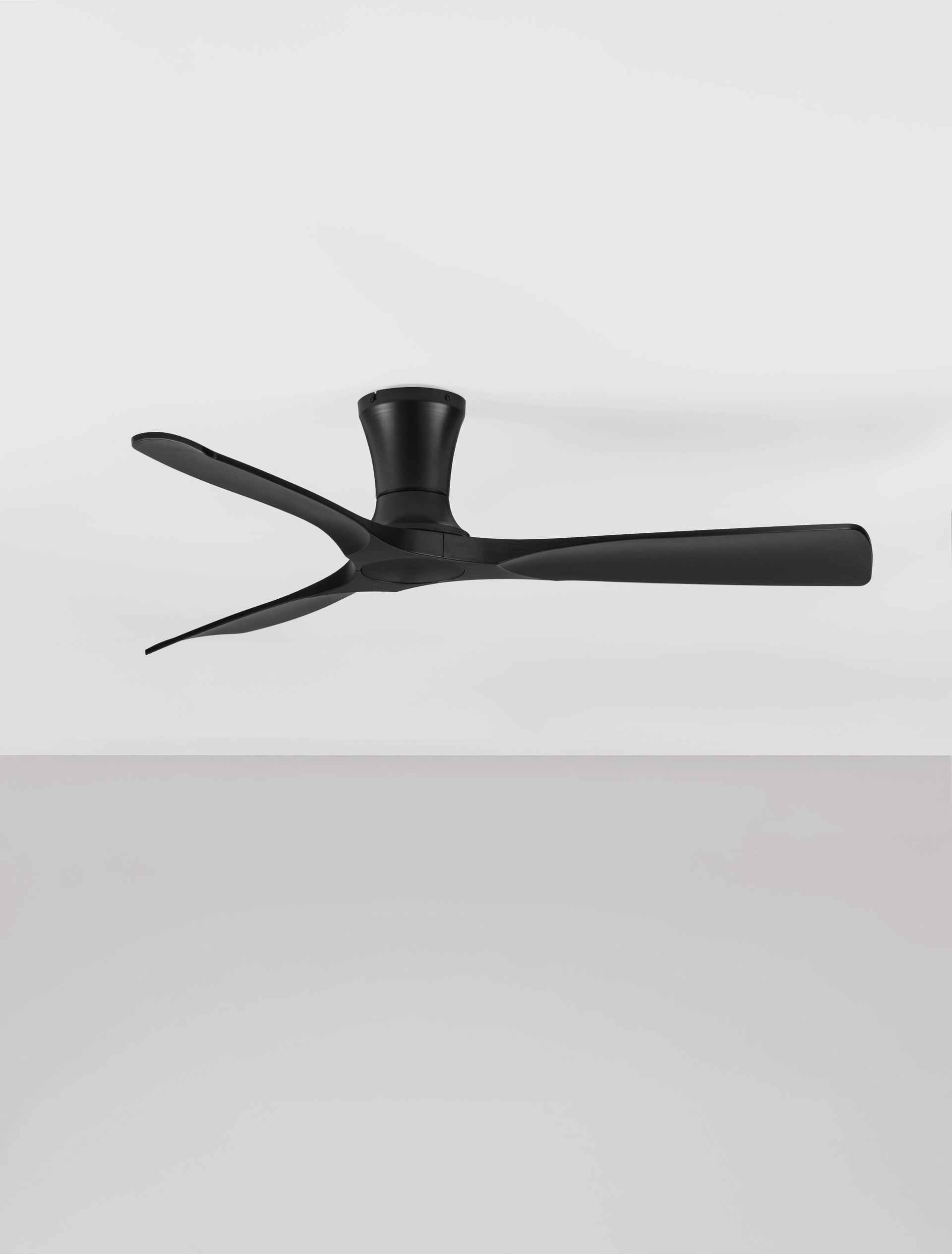 ICHOS | H 24 D 132 cm | IP20 | Black | Metal/ABS