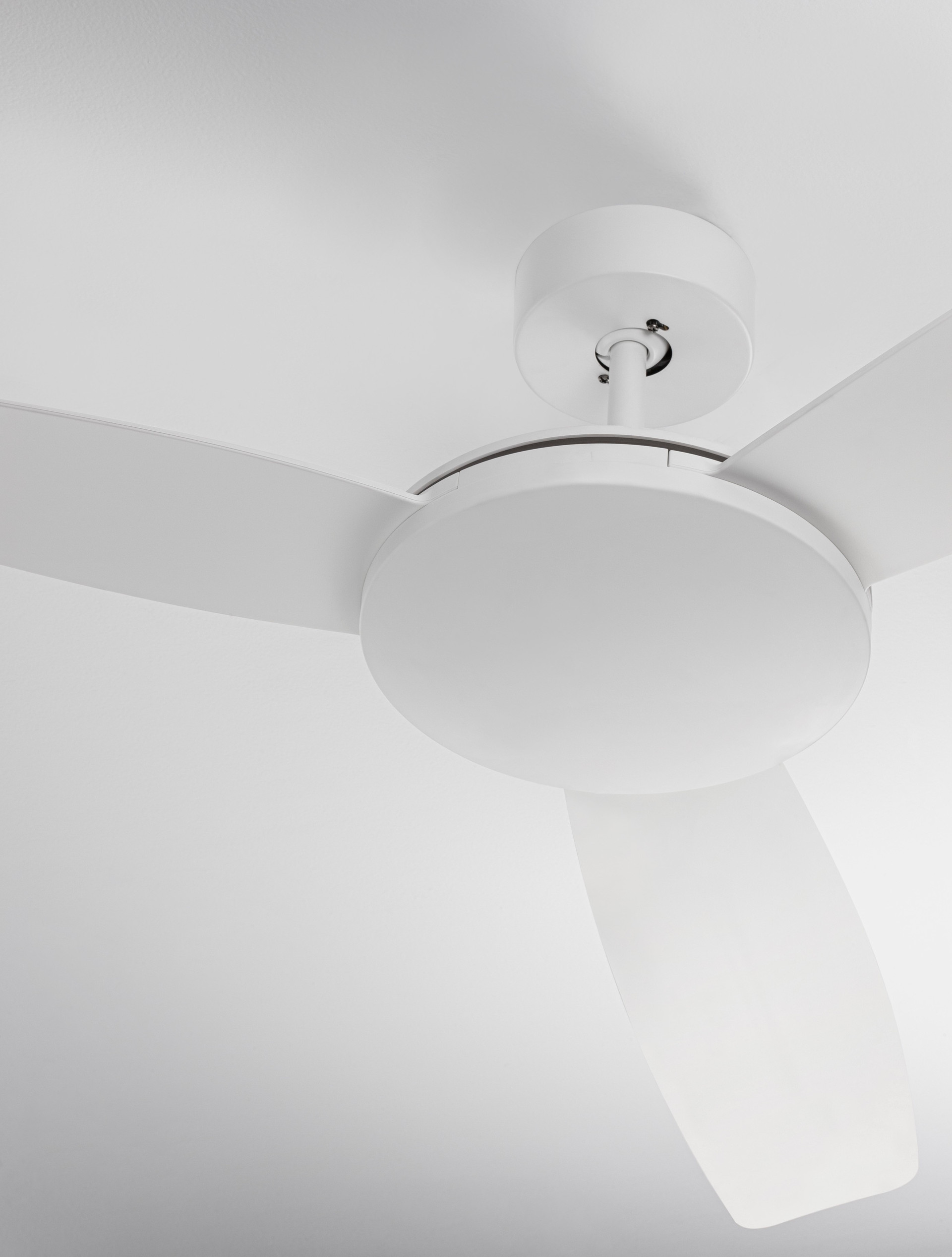 BLAIRE | H 43 D 132 cm | IP20 | White | Aluminum/ABS