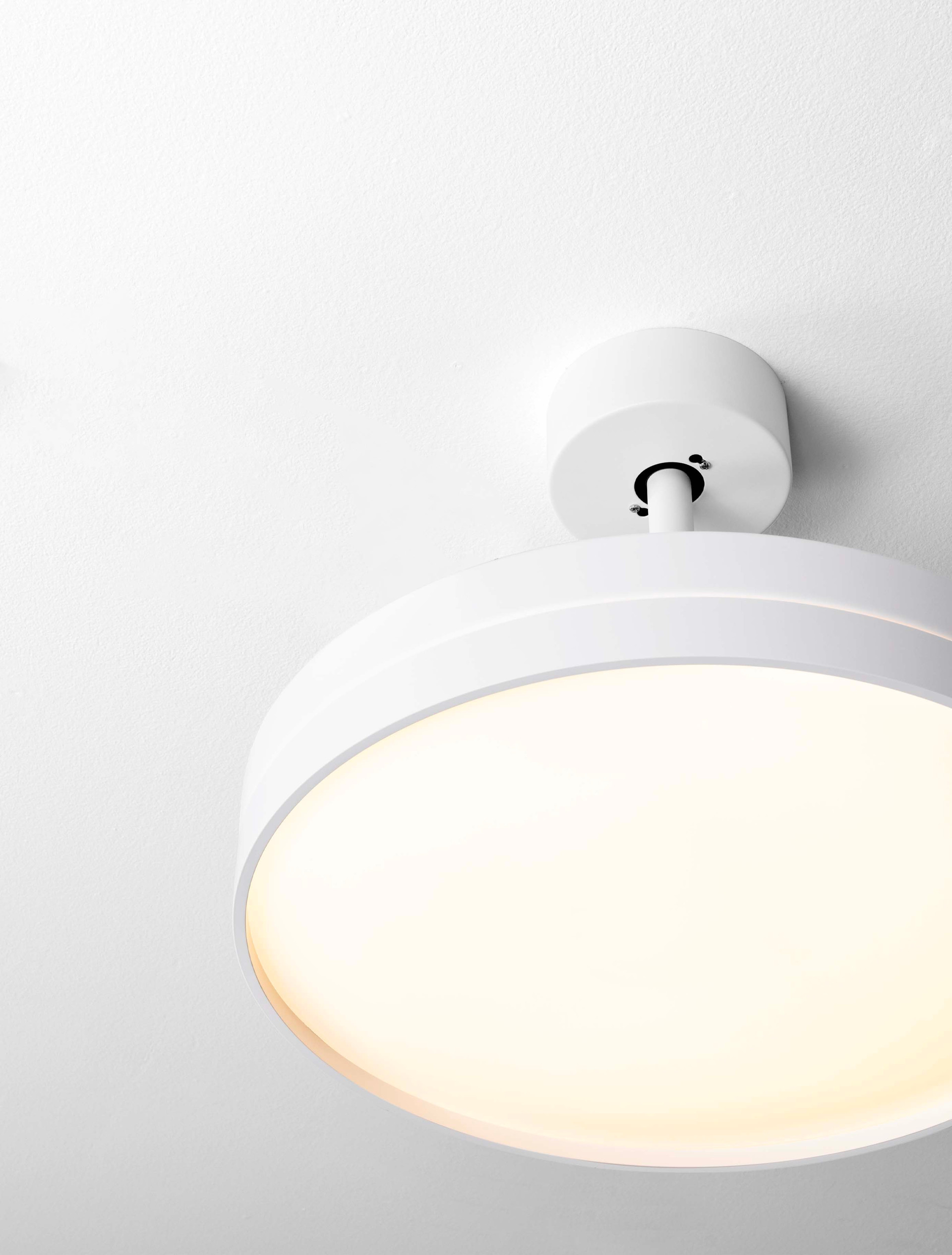 NEVMA | D 107 cm | 36 W | 3000/4000/6500 K | 4100 lm | IP20 | White | Metal/ABS