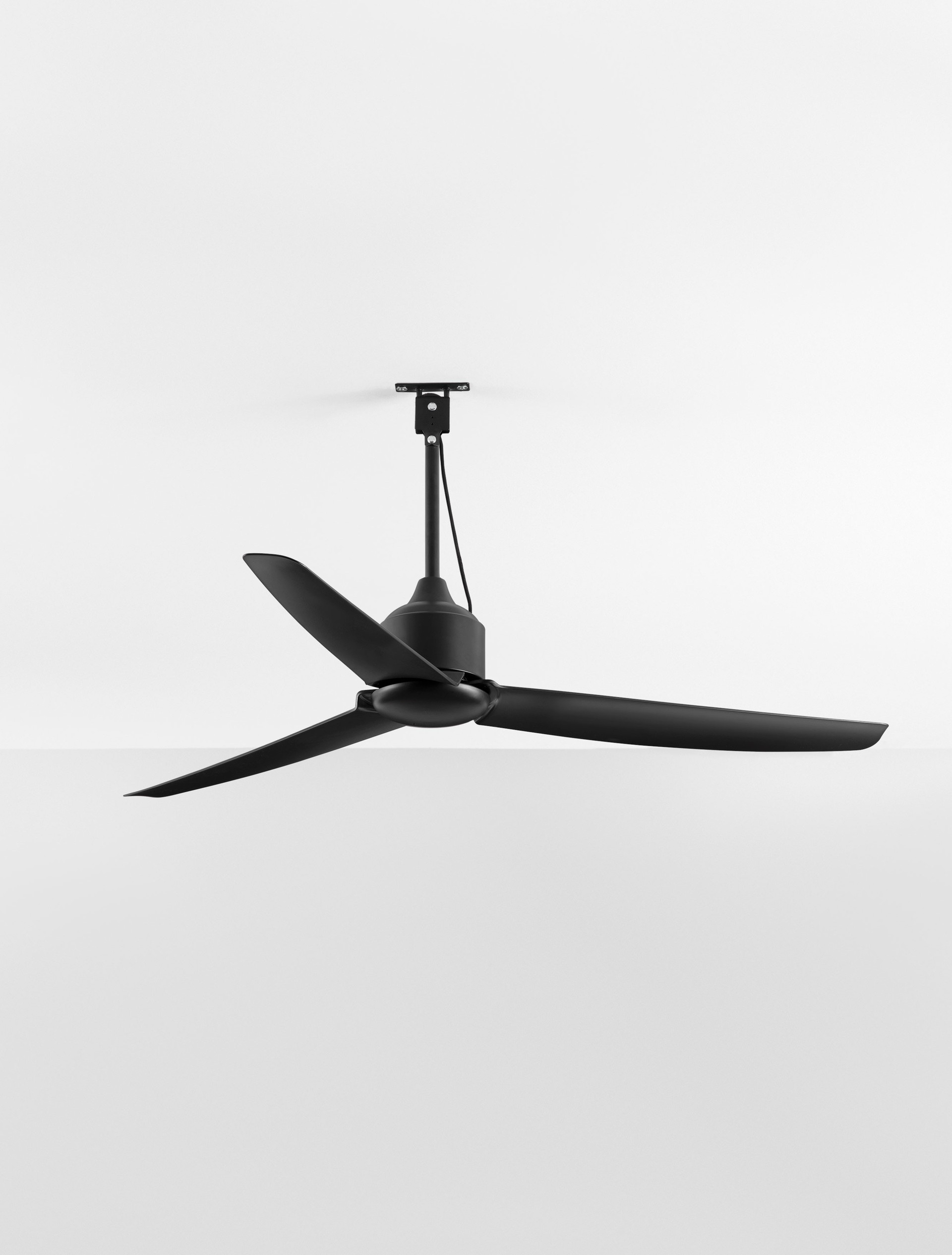 BLOWY | H 38.5 D 105 cm | 47 W | IP54 | Black | Metal/ABS