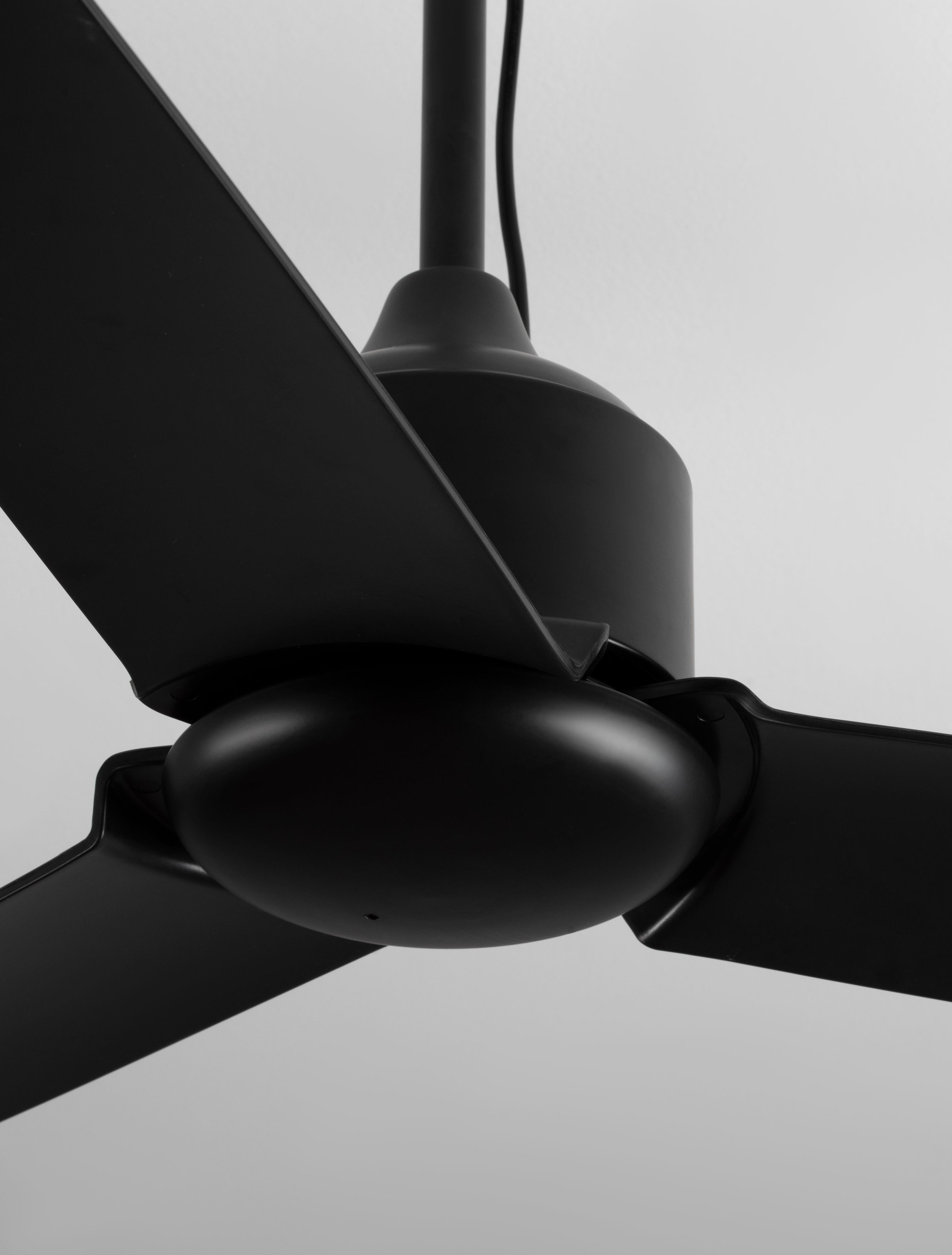 BLOWY | H 38.5 D 105 cm | 47 W | IP54 | Black | Metal/ABS