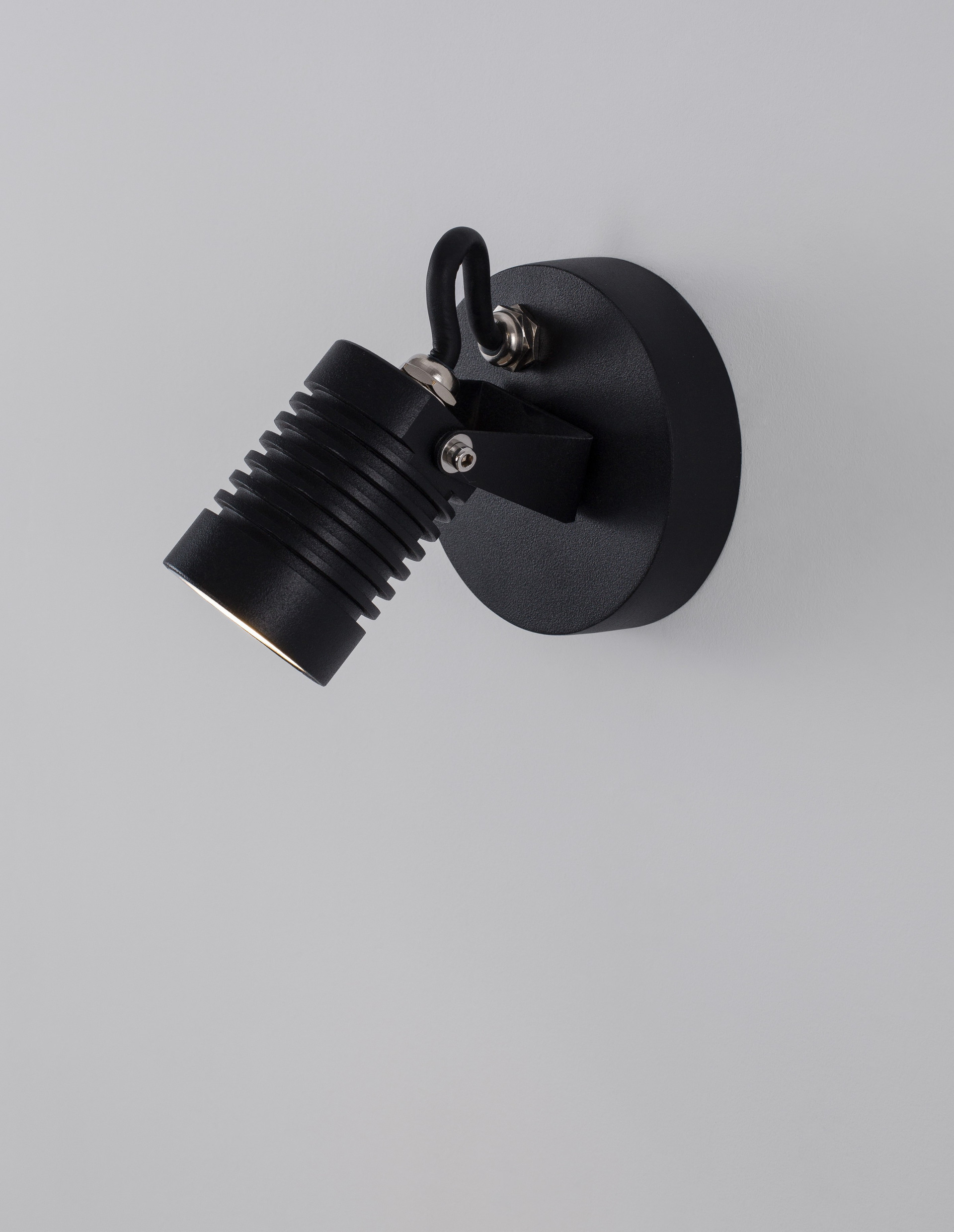 FEND | W 5 H 12 D 7 cm | 5 W | 3000 K | 378 lm | IP65 | Black | Aluminum